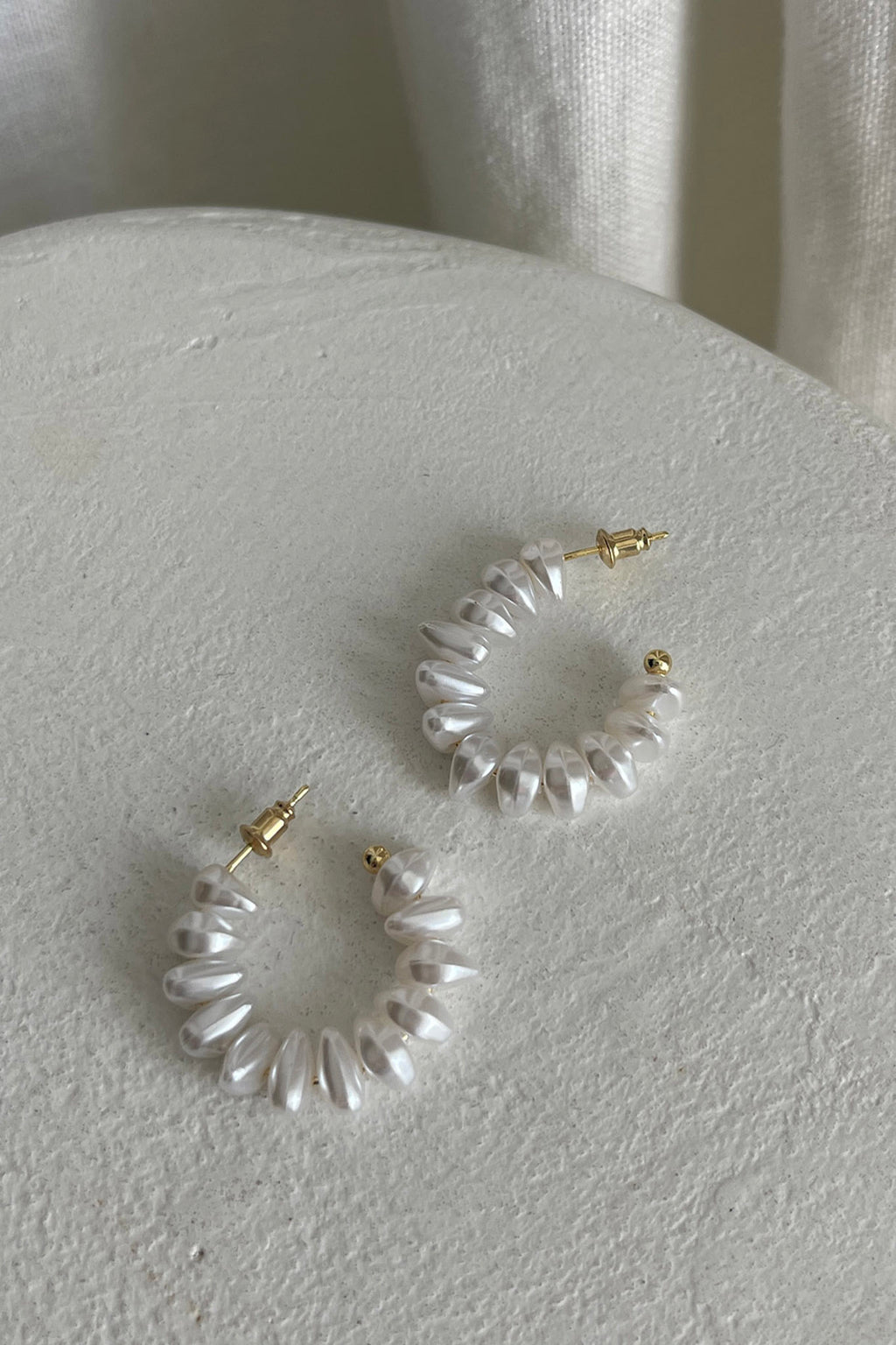 Ohana Baroque Pearl Hoop Earrings Gold by Selfie Leslie