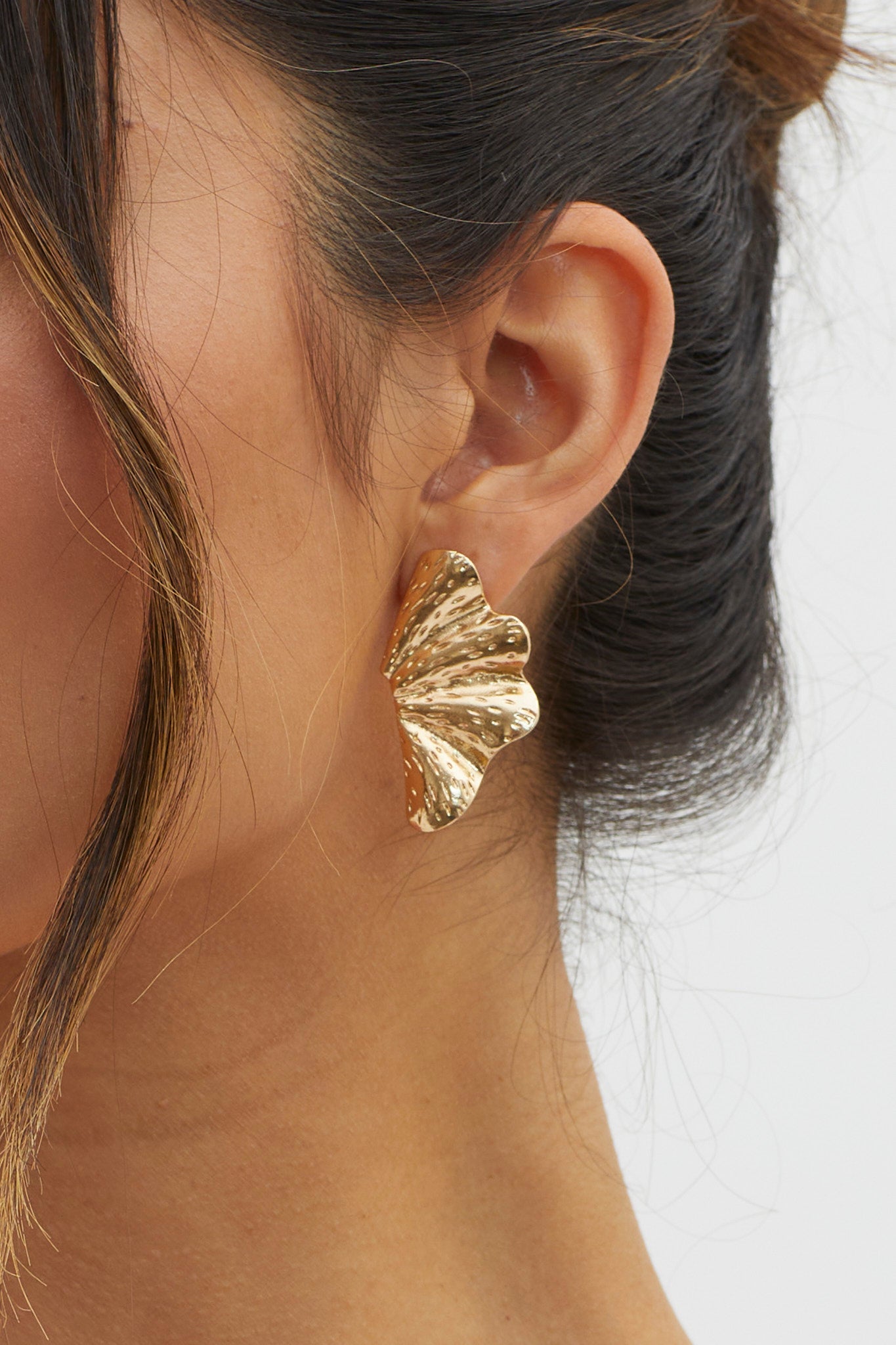 Olga Fan-shaped Leaf Earrings Gold by Selfie Leslie