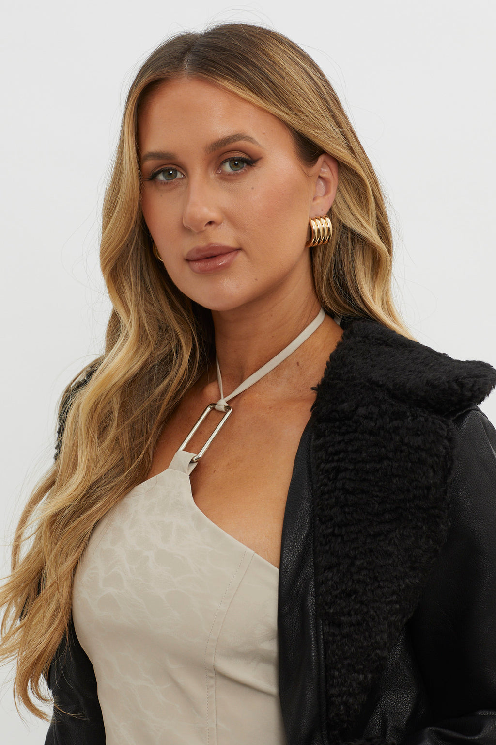 Mally Ribbed Hoop Earrings Gold by Selfie Leslie