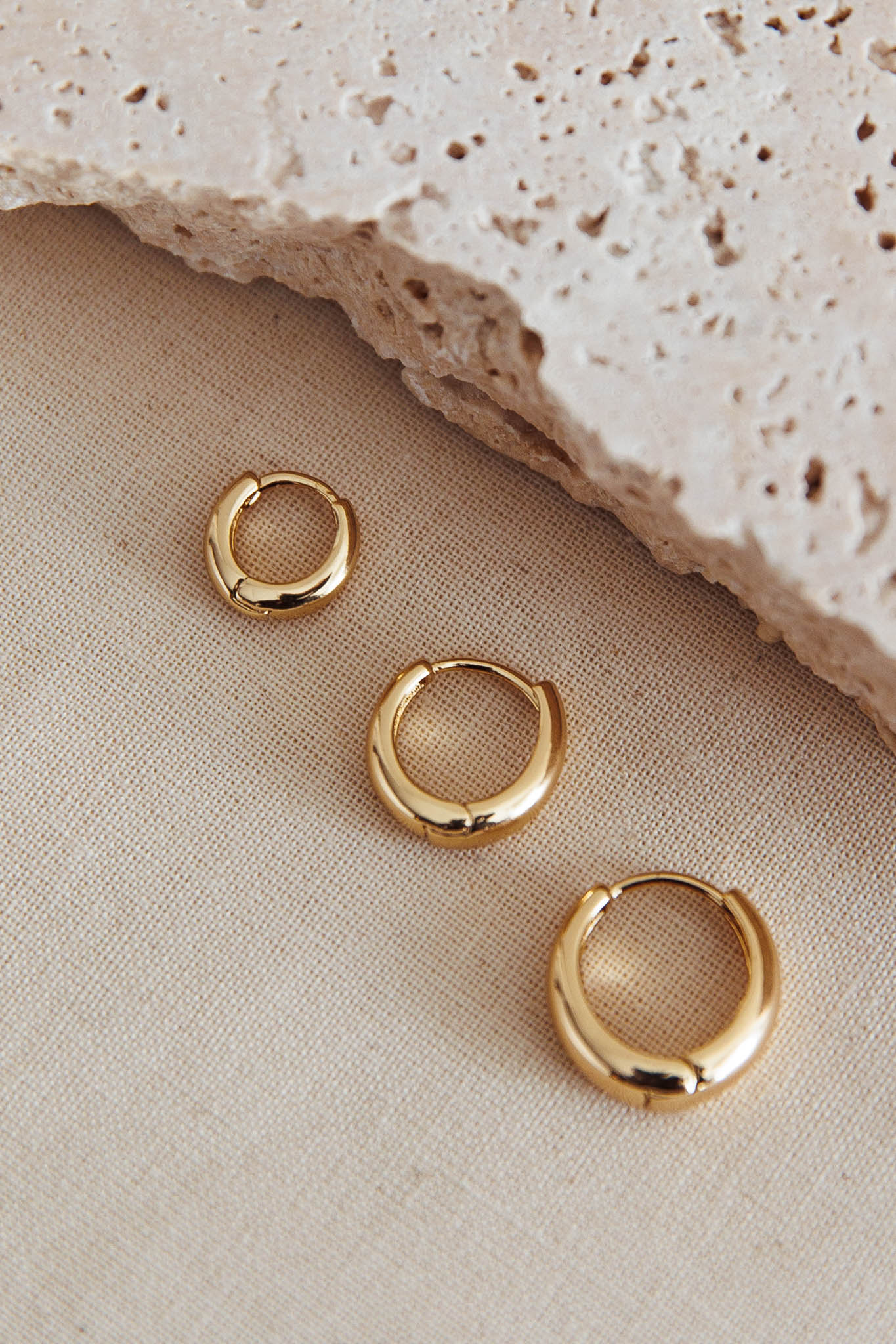 Kelly Huggie Earrings Set Gold by Selfie Leslie