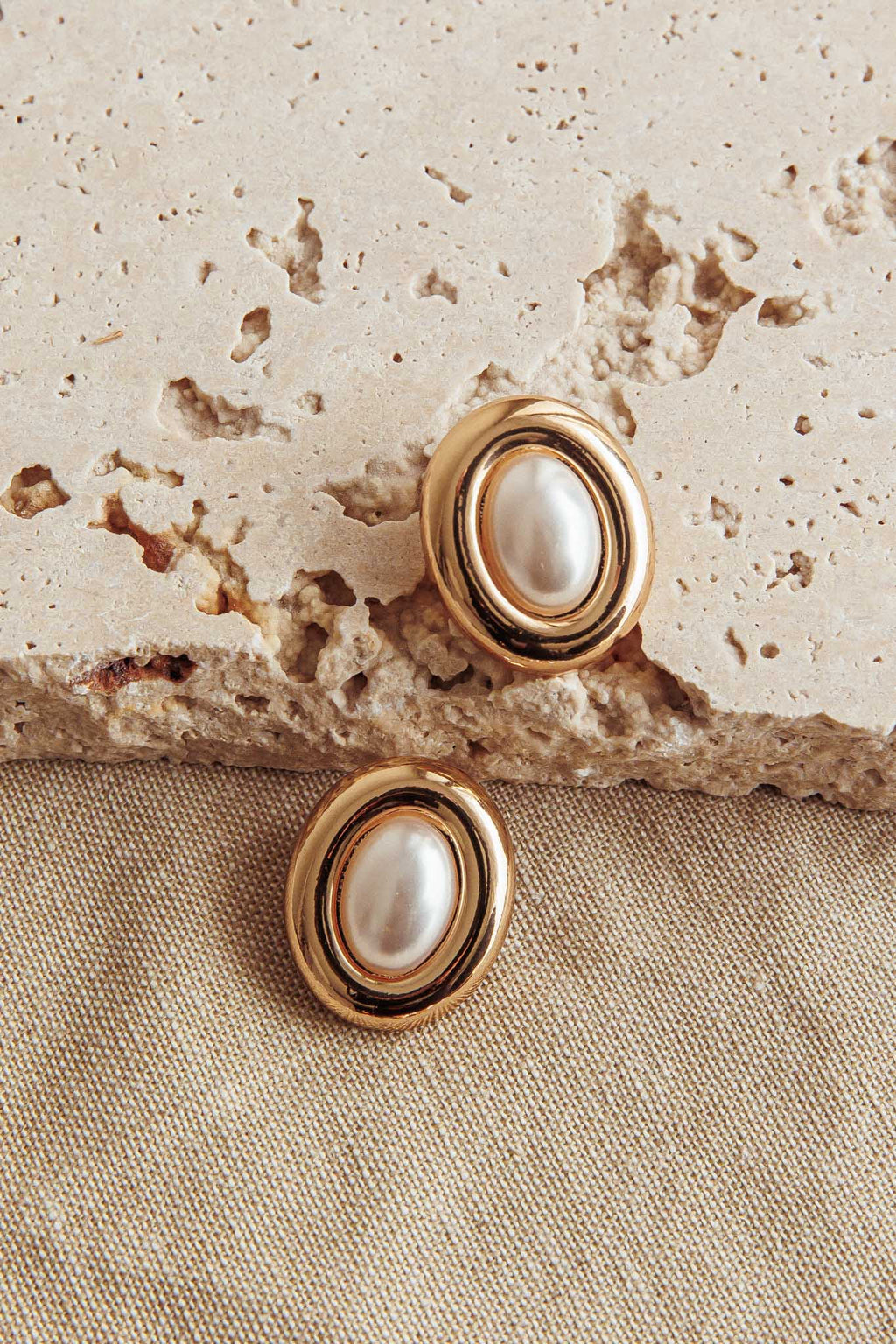 Meredith Oval Earrings Gold Pearl by Selfie Leslie