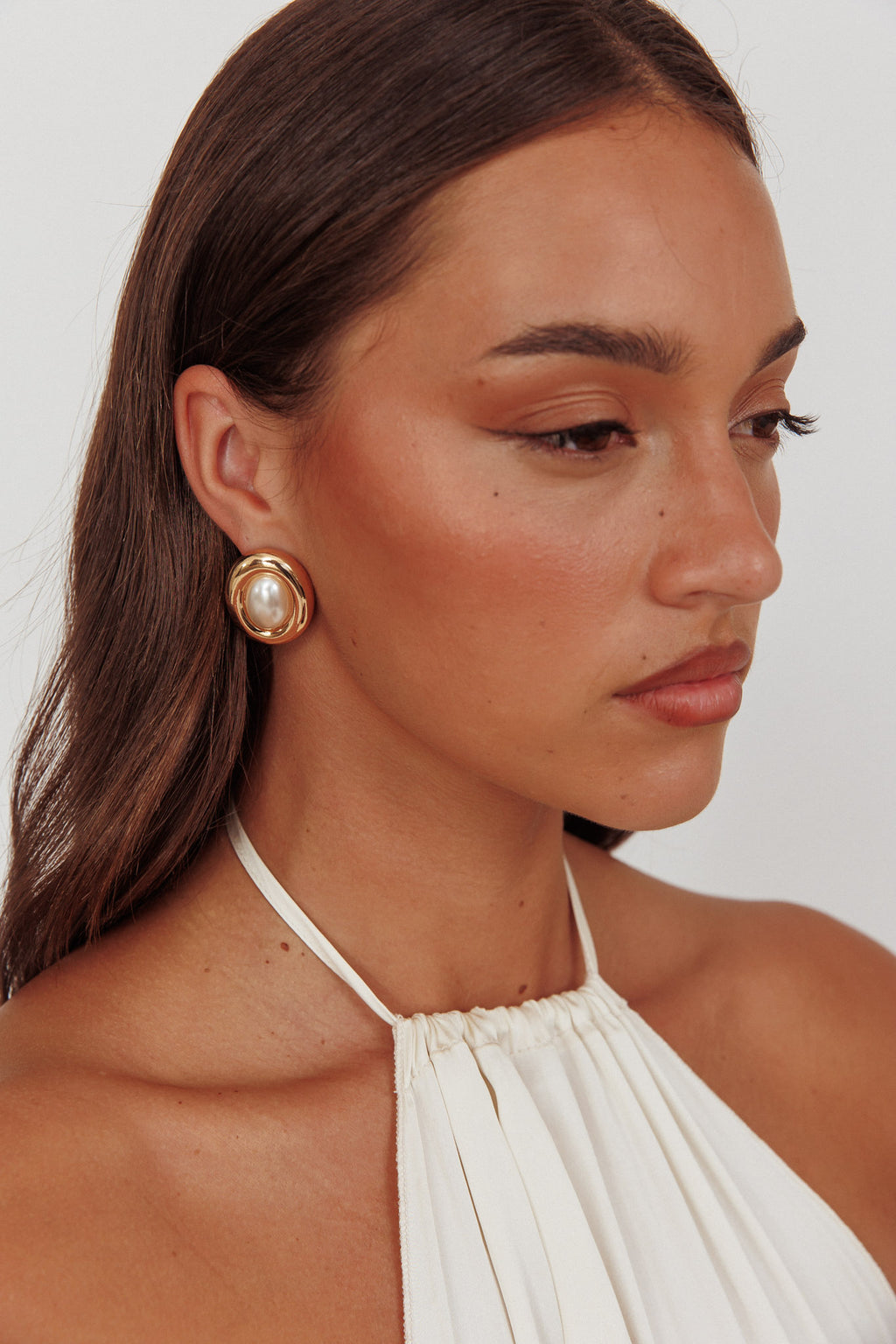 Meredith Oval Earrings Gold Pearl by Selfie Leslie