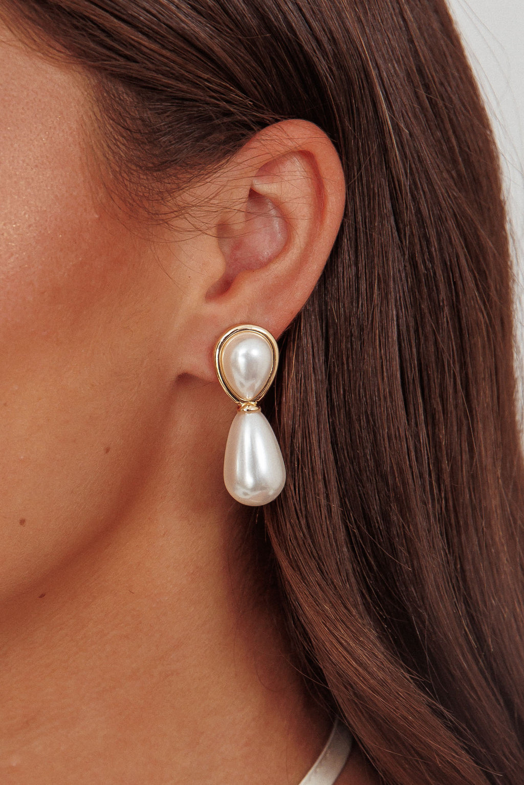 Elizabeth Droplet Earrings Gold Pearl by Selfie Leslie