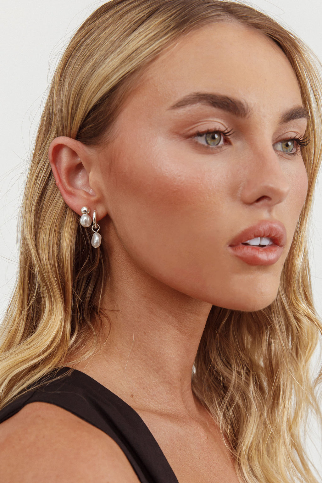 Isadore Hoop And Stud Earrings Set Light Silver/Pearl by Selfie Leslie