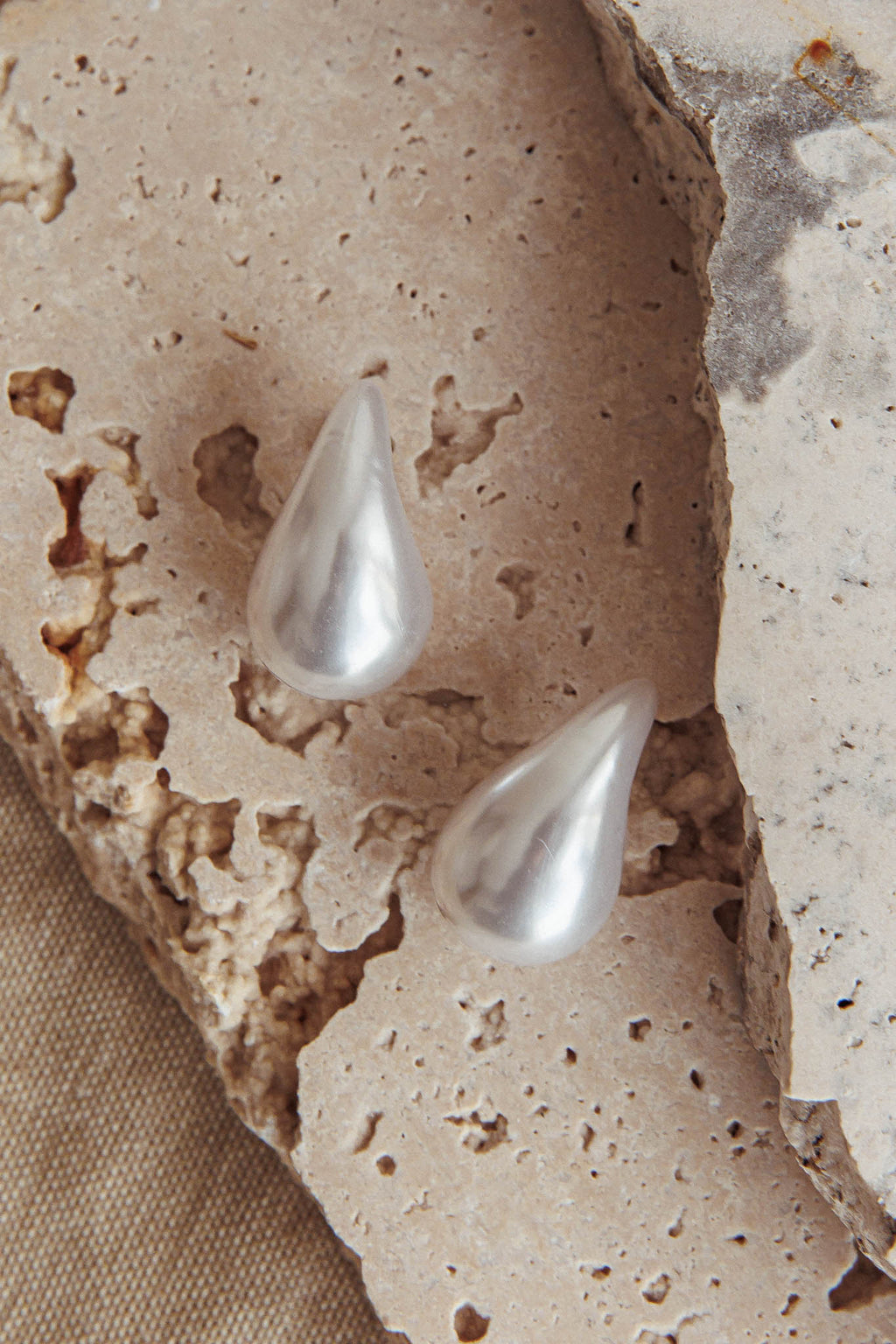 Rainy Teardrop Earrings Pearl by Selfie Leslie
