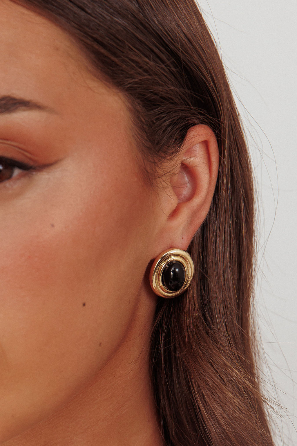 Anjelica Oval Earrings Gold Black by Selfie Leslie