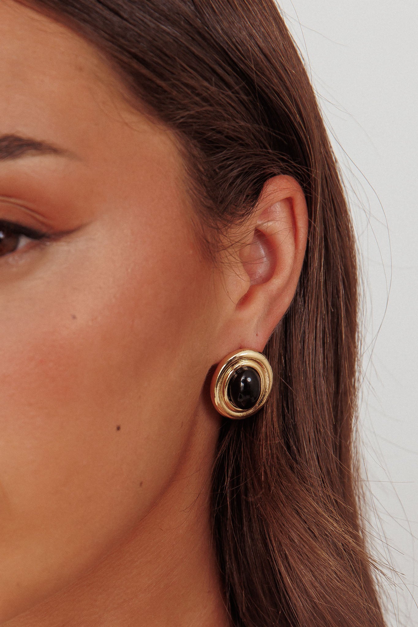 Anjelica Oval Earrings Gold Black by Selfie Leslie