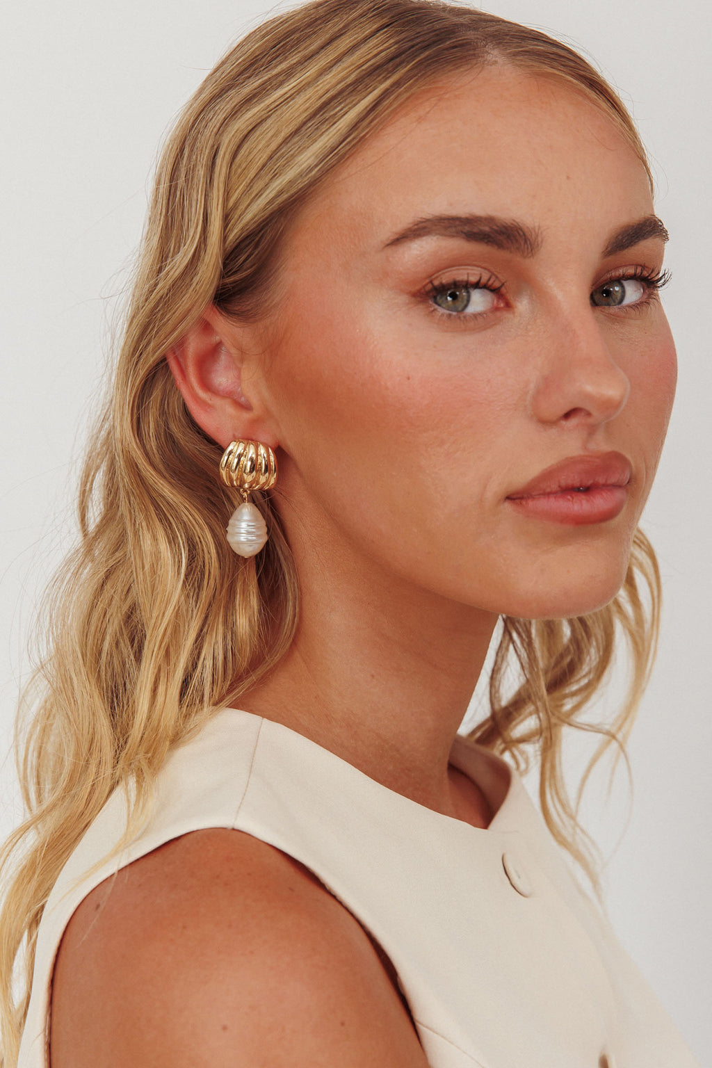 Andi Ridged Pearl Drop Stud Earrings Gold/Pearl by Selfie Leslie