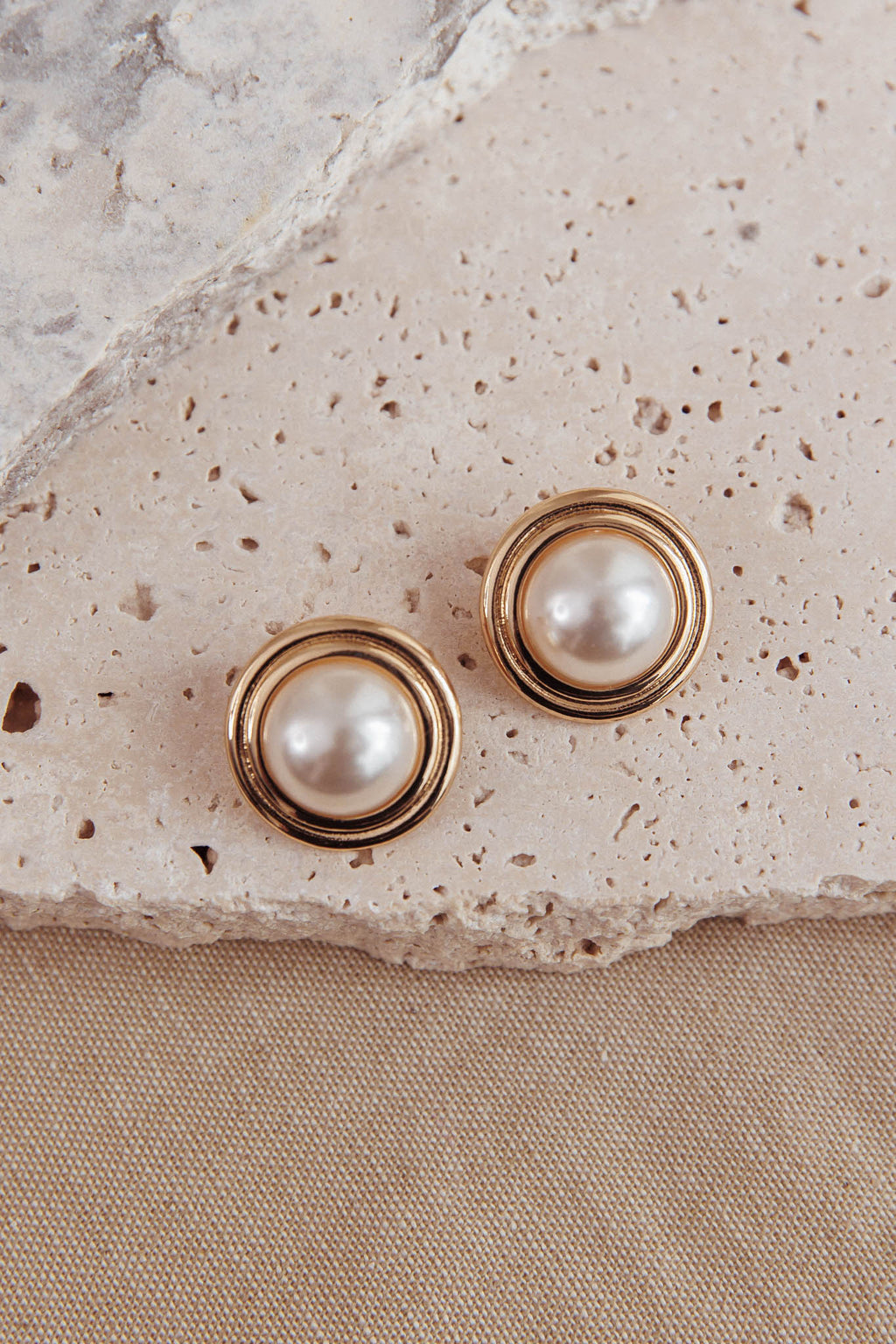Sara Pearl Circle Earrings Gold/Pearl by Selfie Leslie