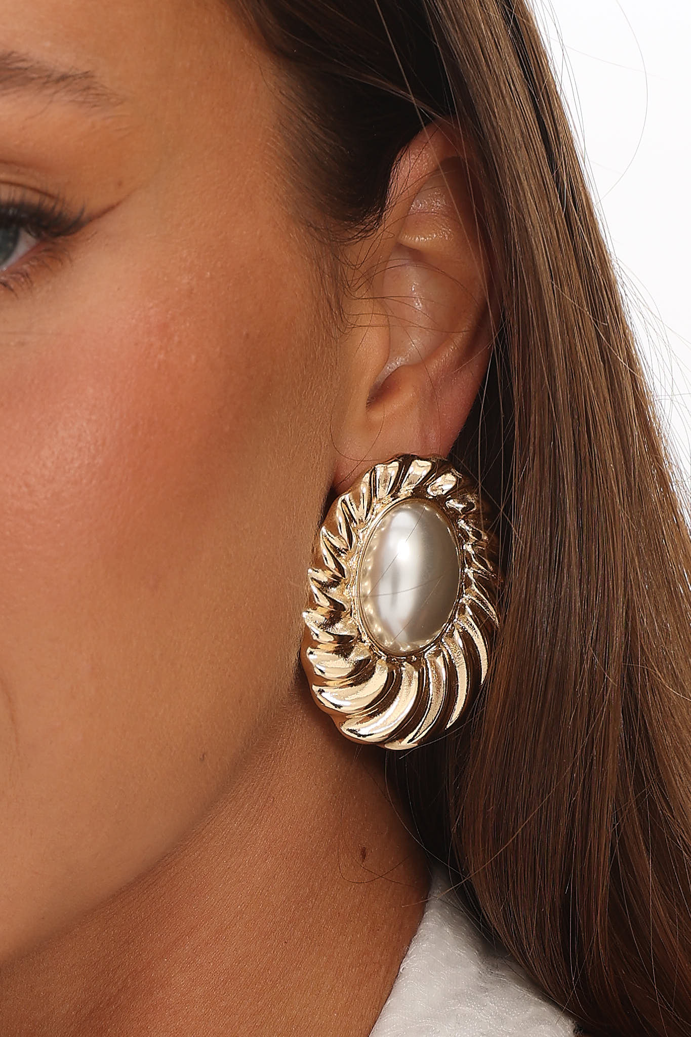 Nailah Pearl Cabochon Earrings Gold/Pearl by Selfie Leslie