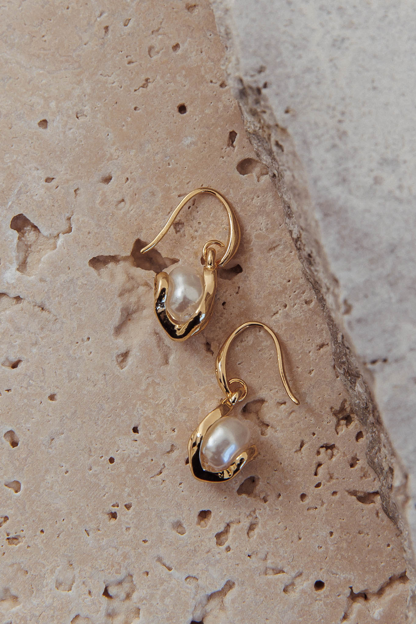 Saralee Pearl Drop Earrings Gold/Pearl by Selfie Leslie