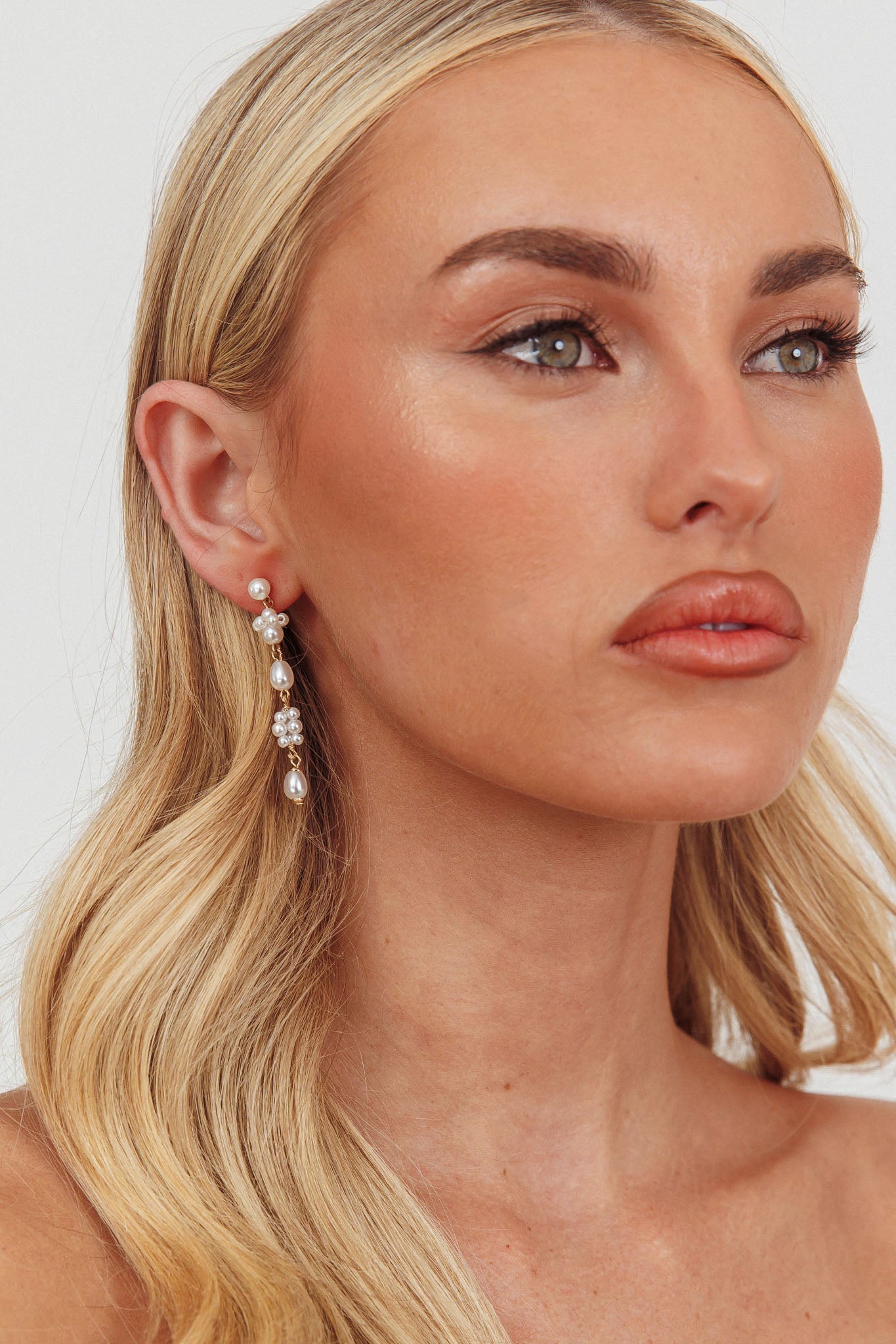 Simone Dangle Earrings Pearl by Selfie Leslie