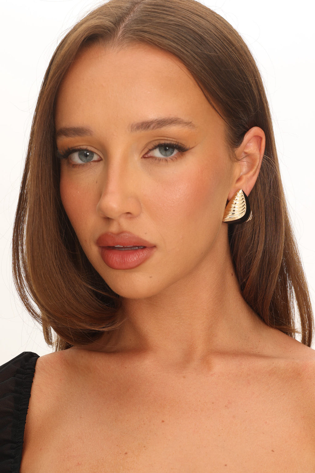 Beverly Triangle Earrings Gold/Black by Selfie Leslie