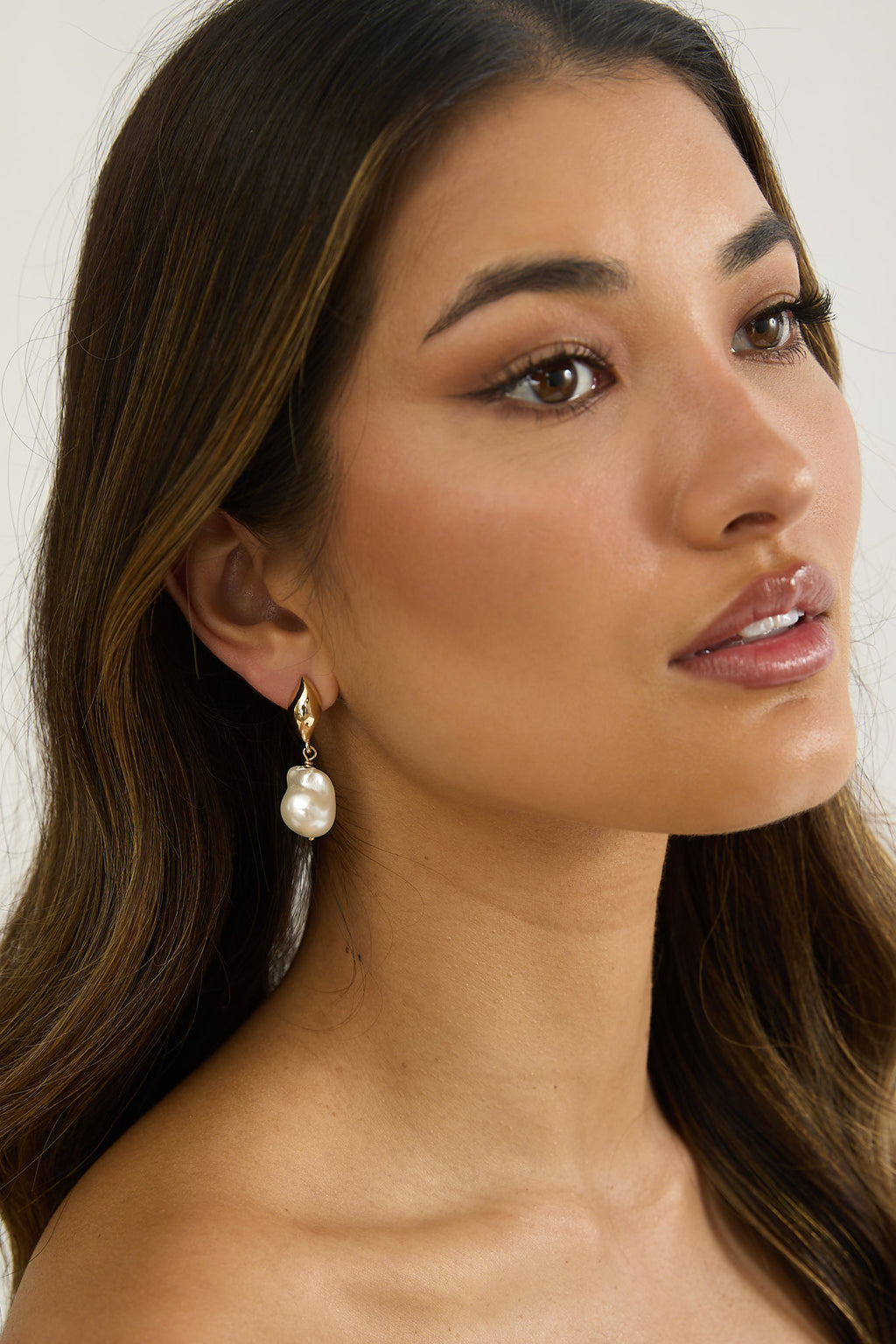 Arna Baroque Pearl Drop Earrings Gold/Pearl by Selfie Leslie