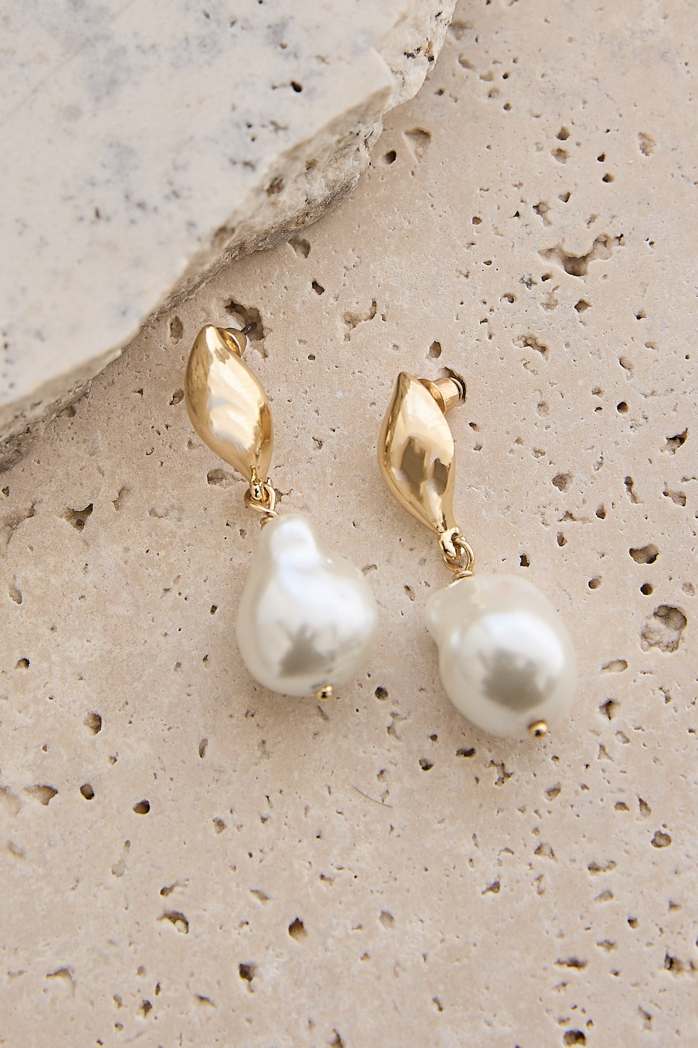 Arna Baroque Pearl Drop Earrings Gold/Pearl by Selfie Leslie