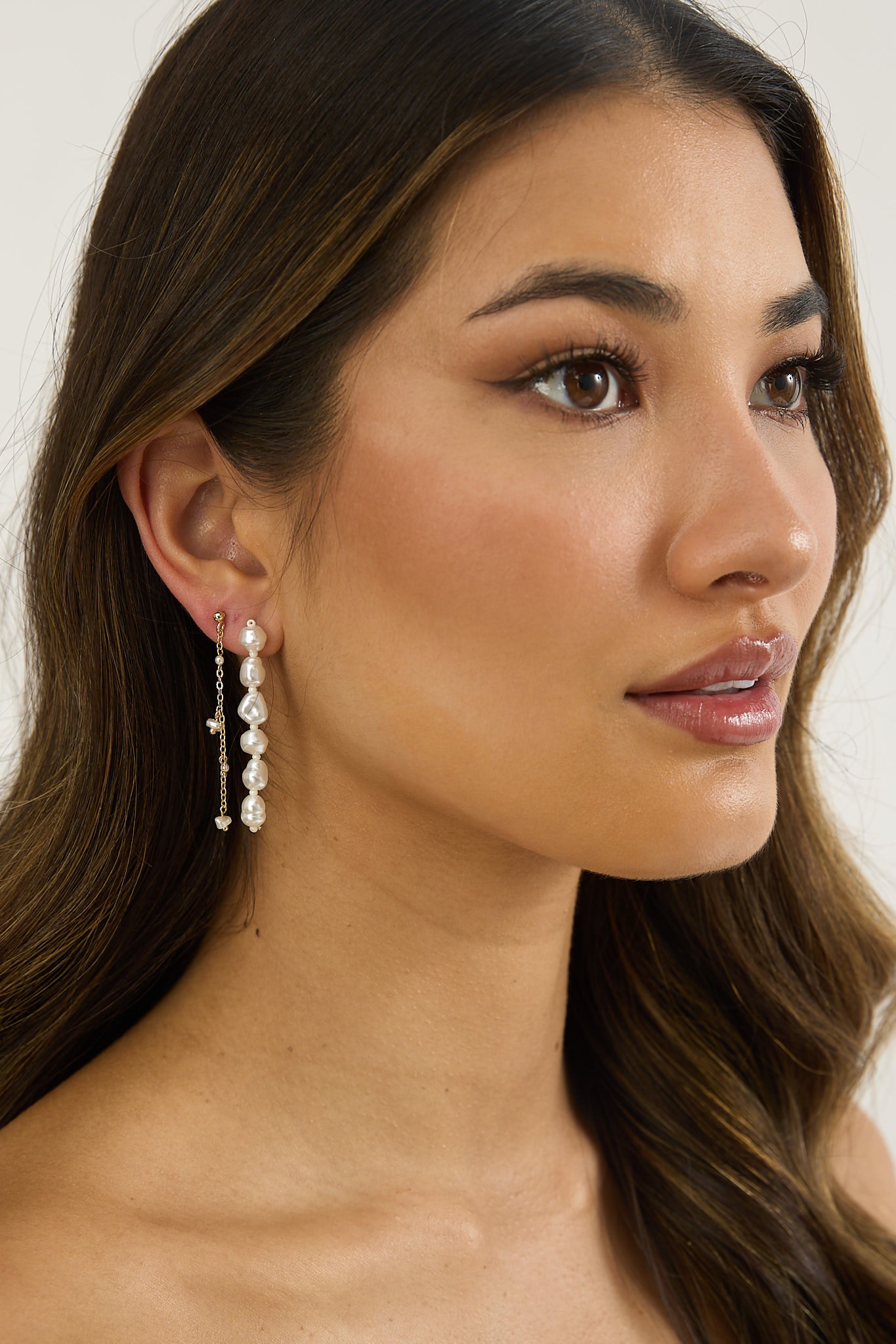 Marais Asymmetric Chain & Pearl Earrings Gold/Pearl by Selfie Leslie