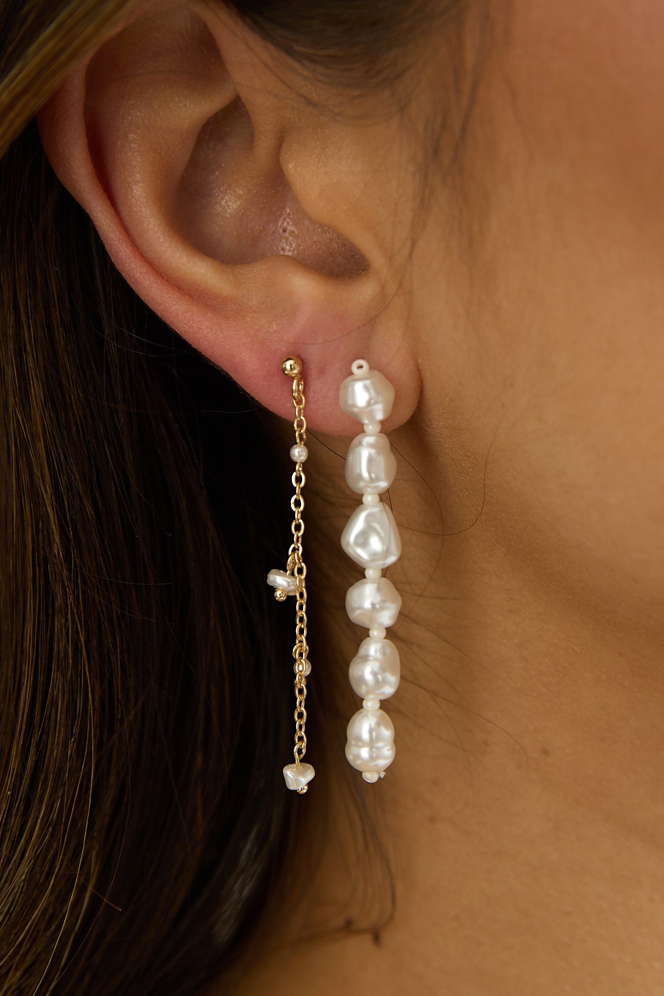 Marais Asymmetric Chain & Pearl Earrings Gold/Pearl by Selfie Leslie