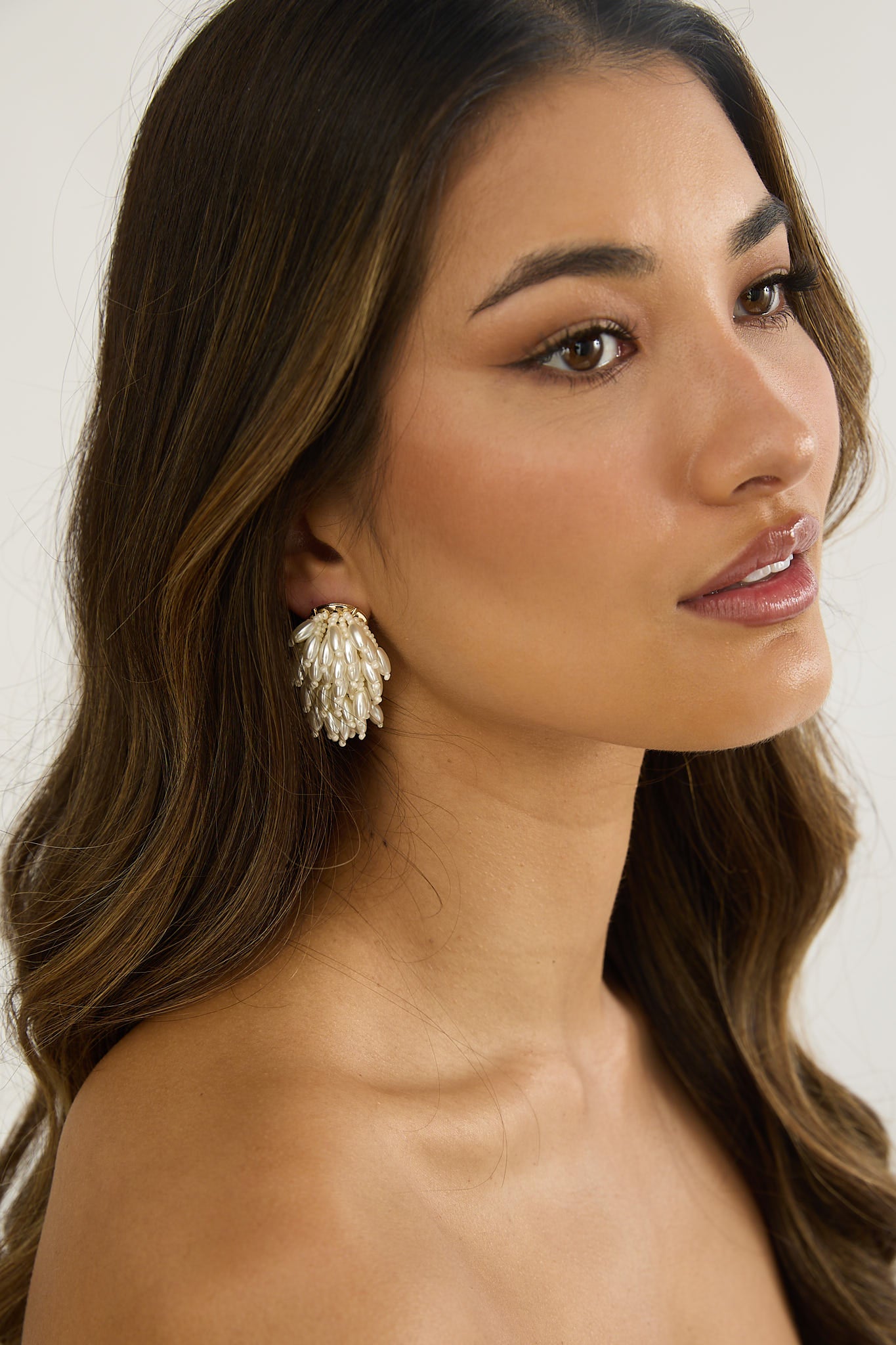 Rayn Cluster Earrings Pearl by Selfie Leslie