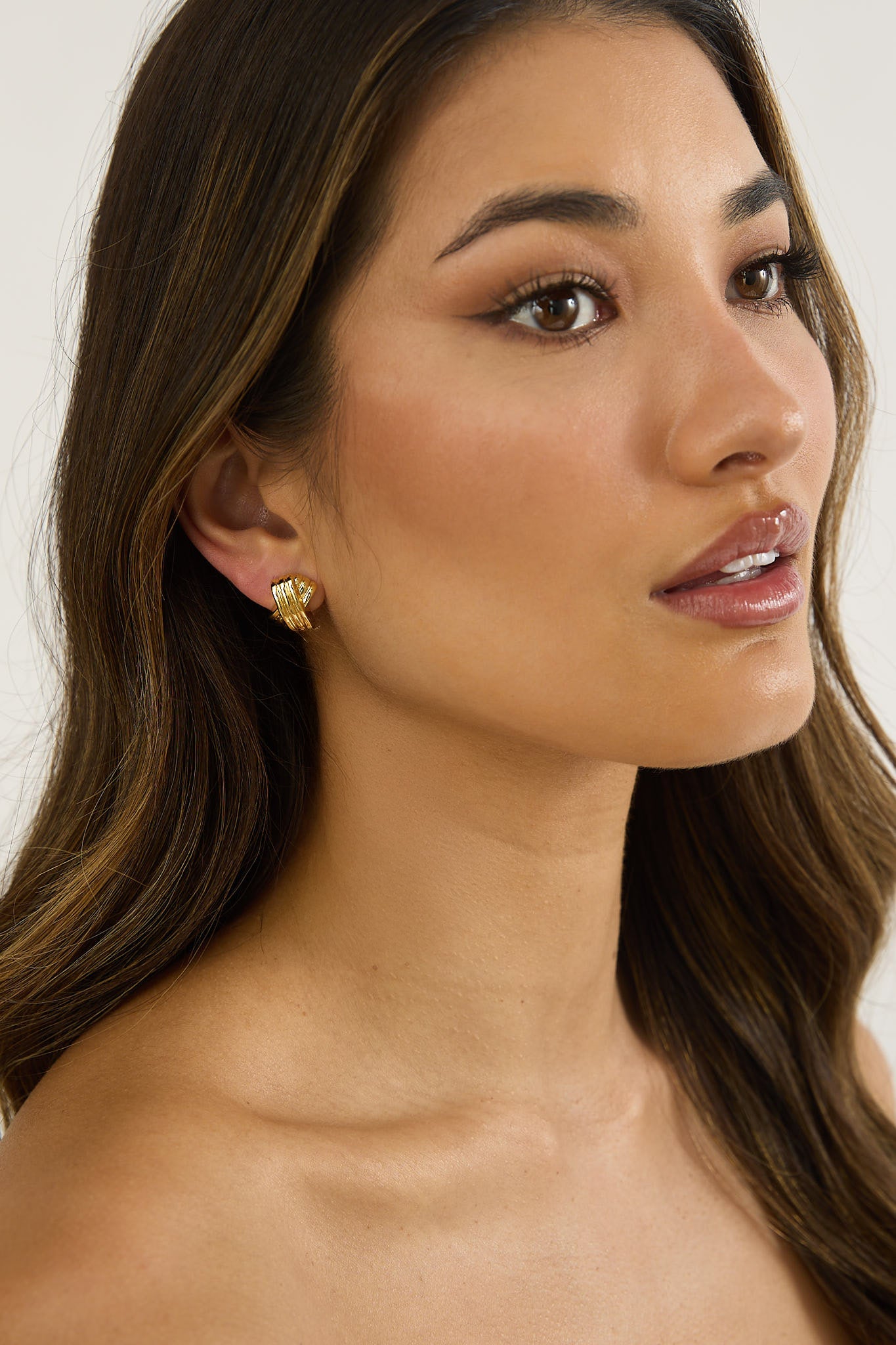Miya Ridged Criss-Cross Earrings Gold by Selfie Leslie