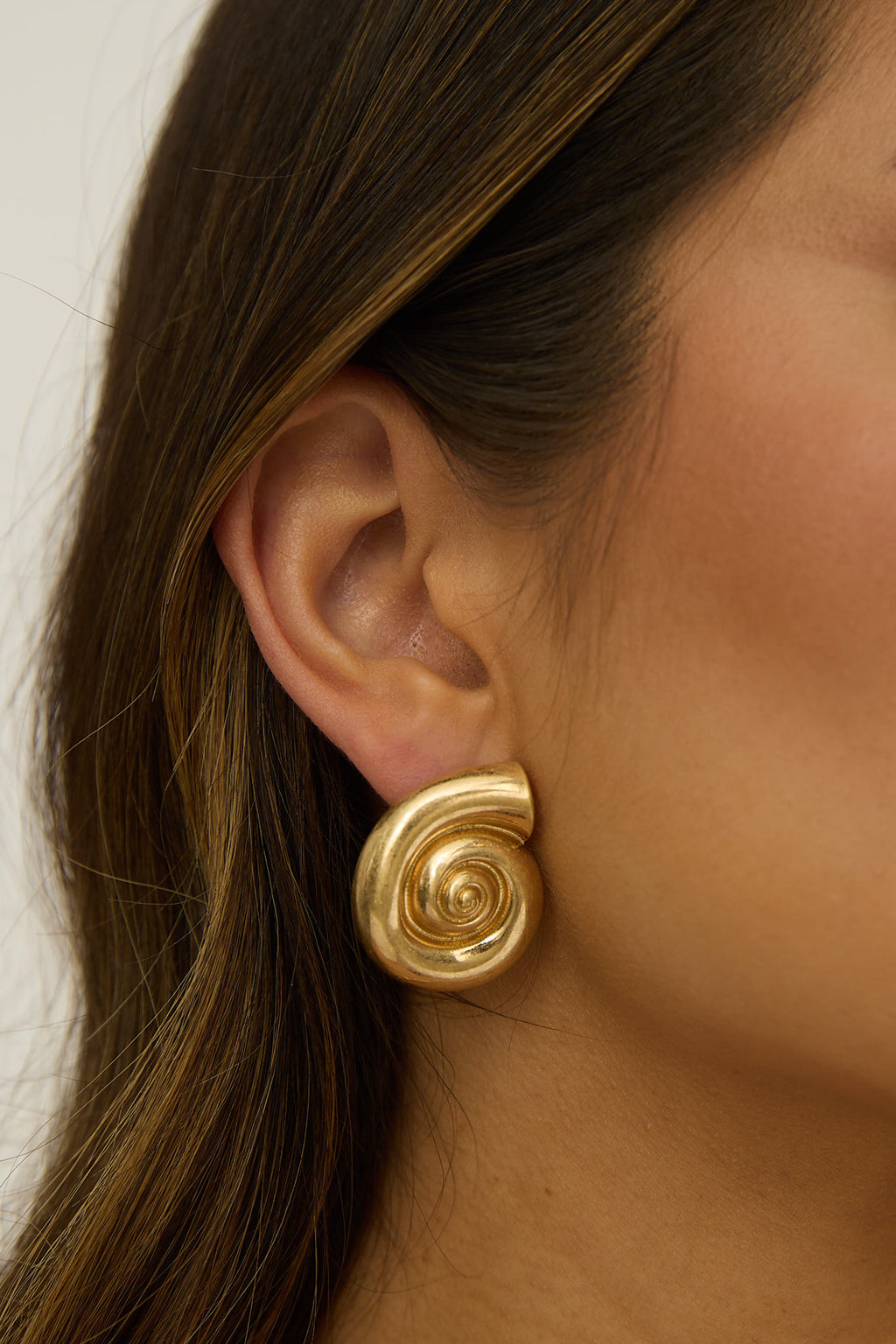 Noxelle Spiral Shell Earrings Gold by Selfie Leslie