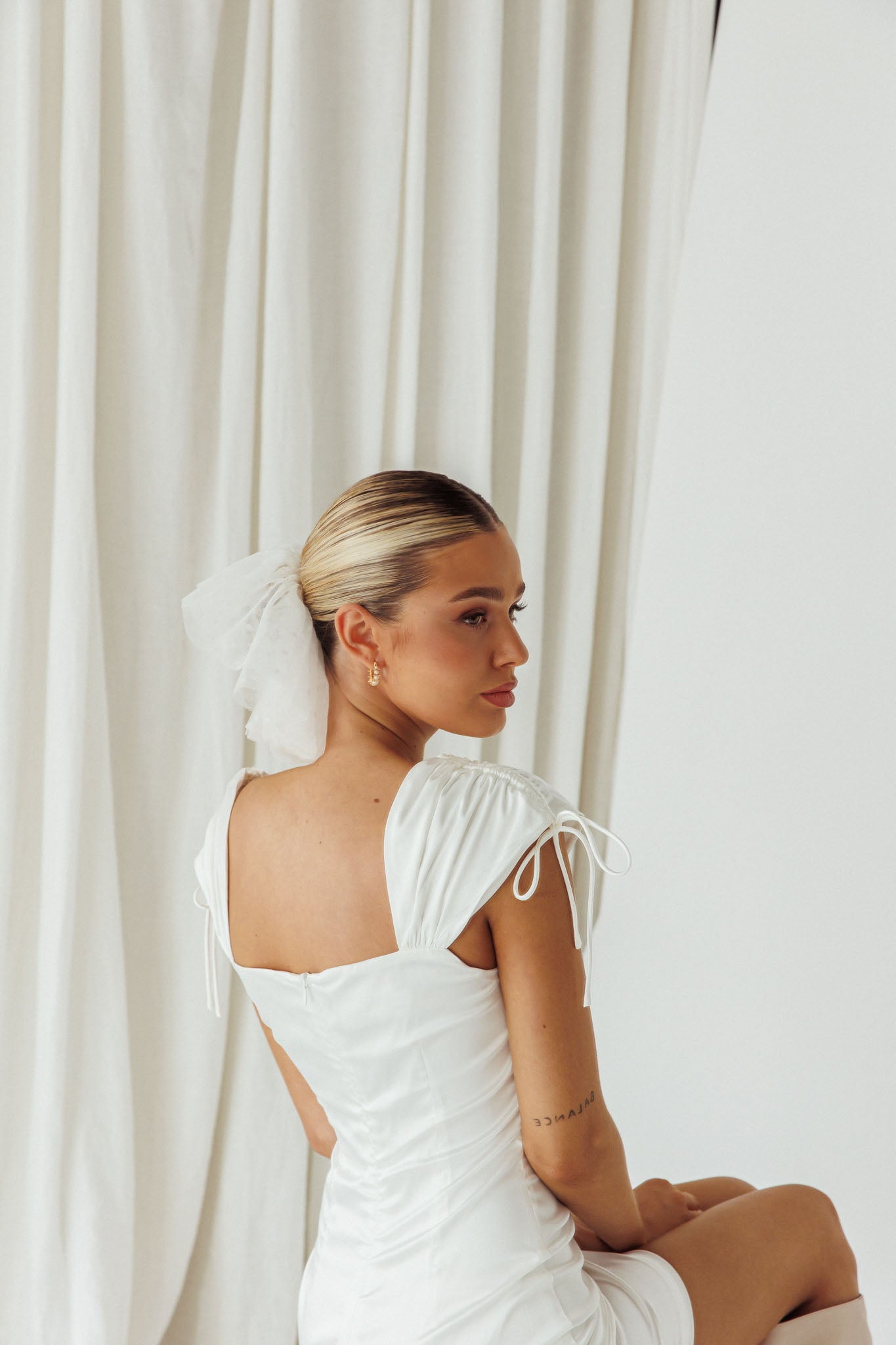 Hoda Lace Scrunchie White by Selfie Leslie
