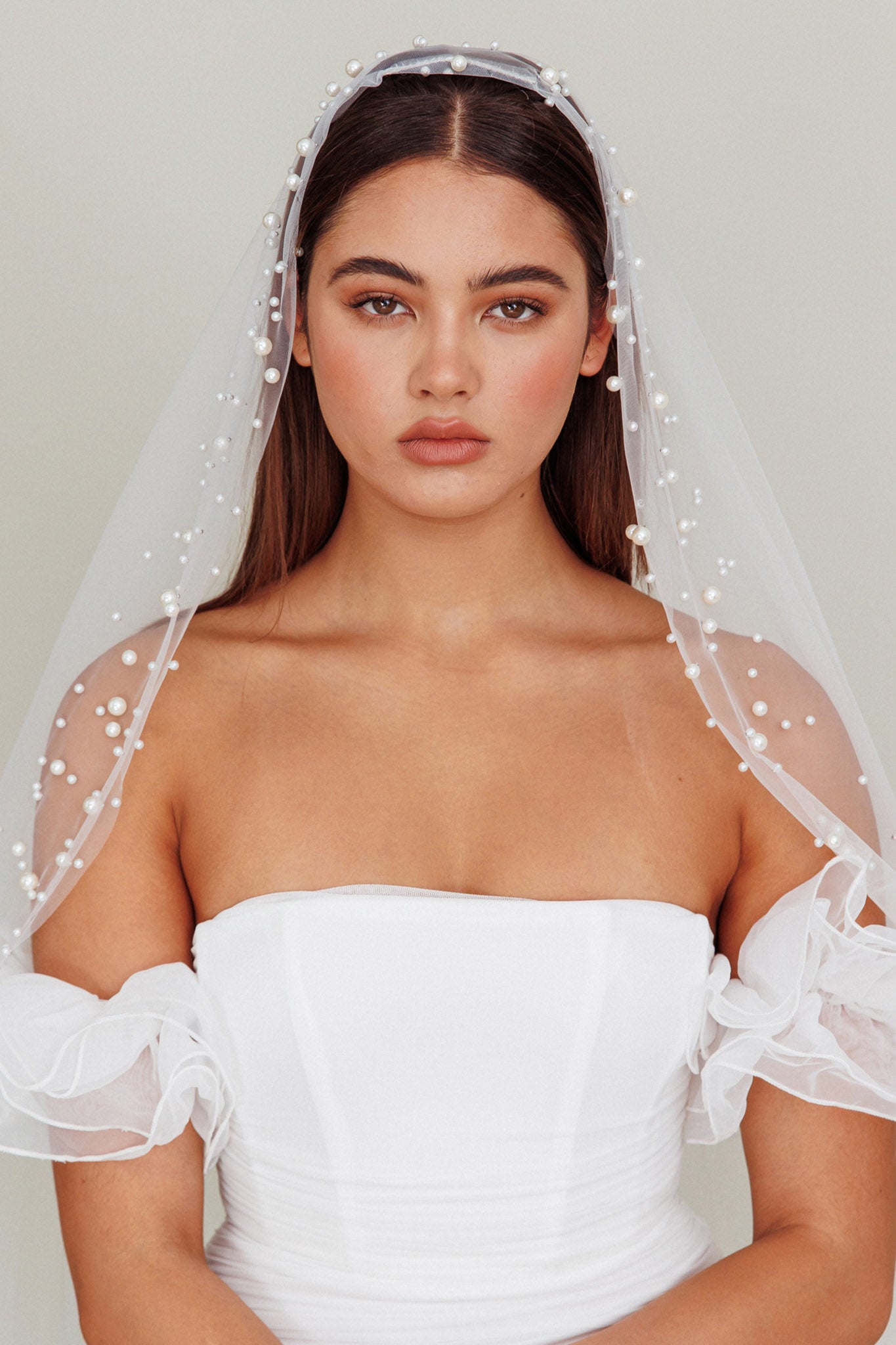Violette Pearl Accent Veil White by Selfie Leslie