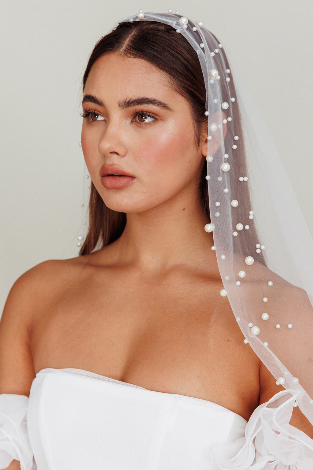 Violette Pearl Accent Veil White by Selfie Leslie