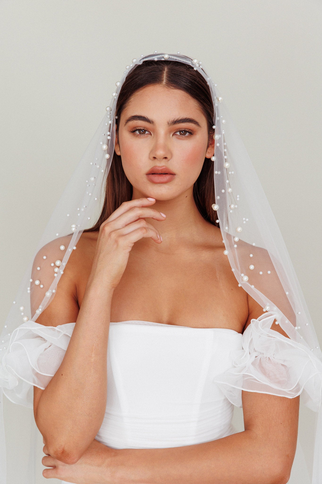 Violette Pearl Accent Veil White by Selfie Leslie