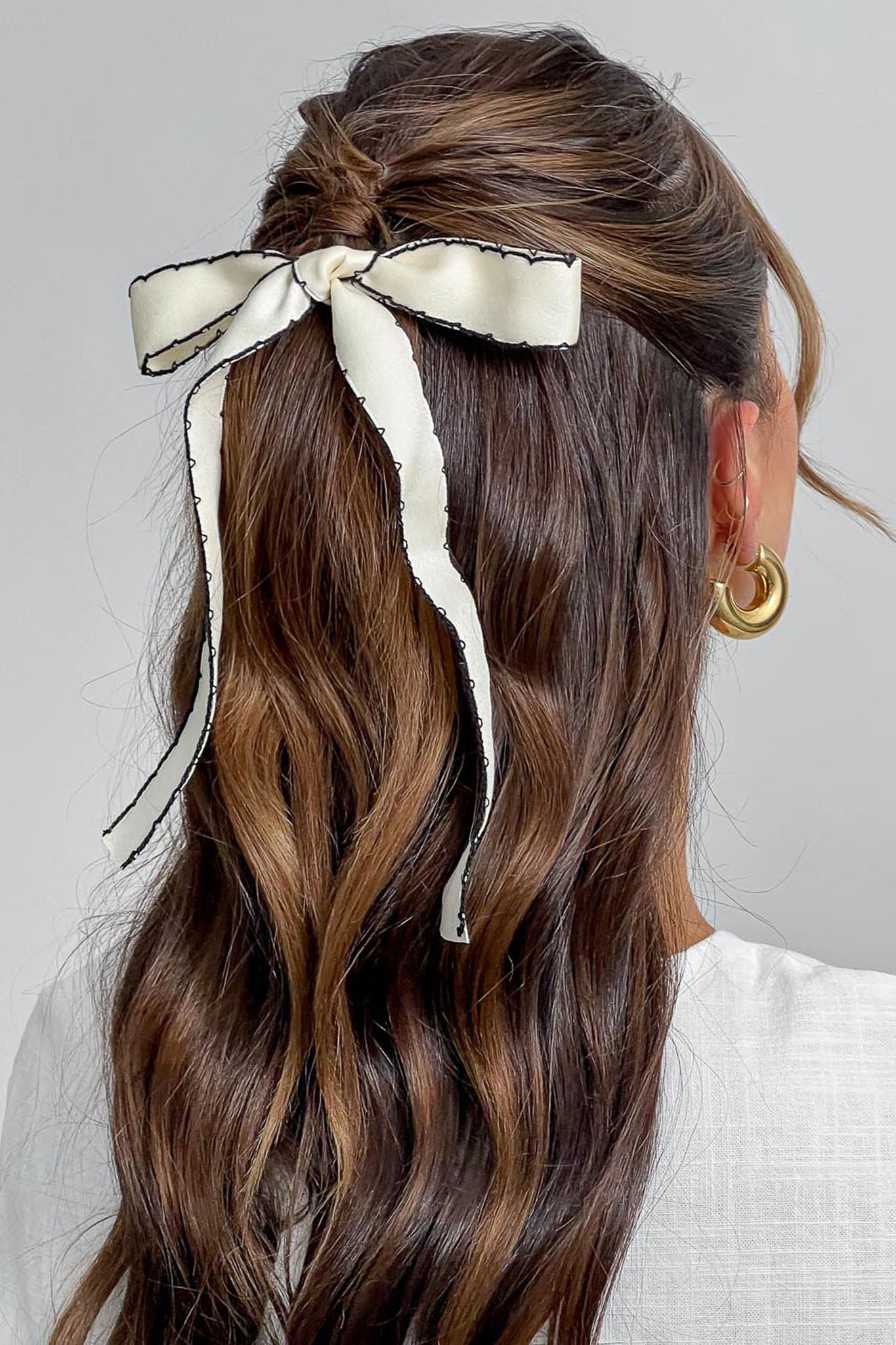 Misky Edge Stitch Bow Hairpin White by Selfie Leslie