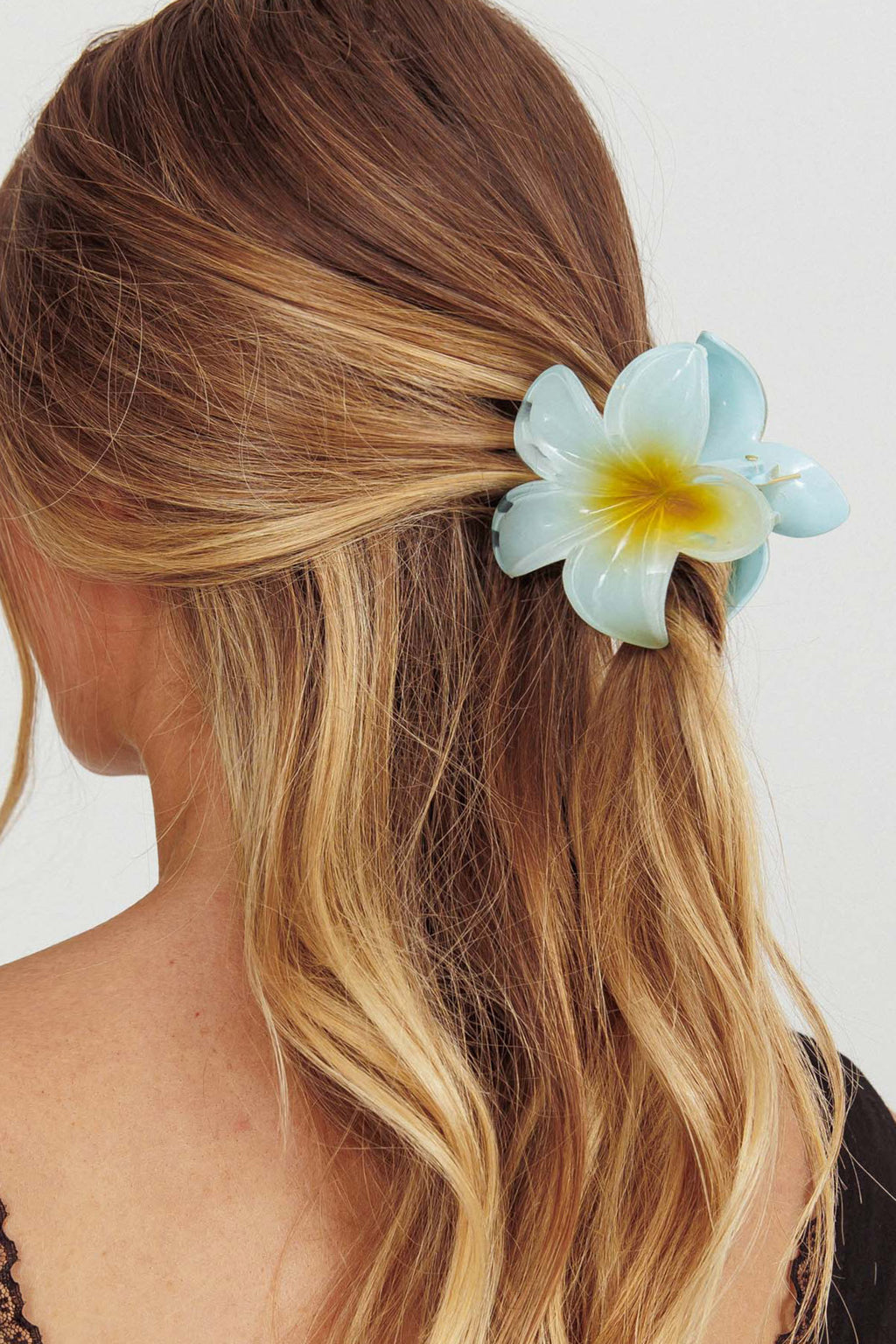 Ayni Frangipani Claw Clip Blue by Selfie Leslie