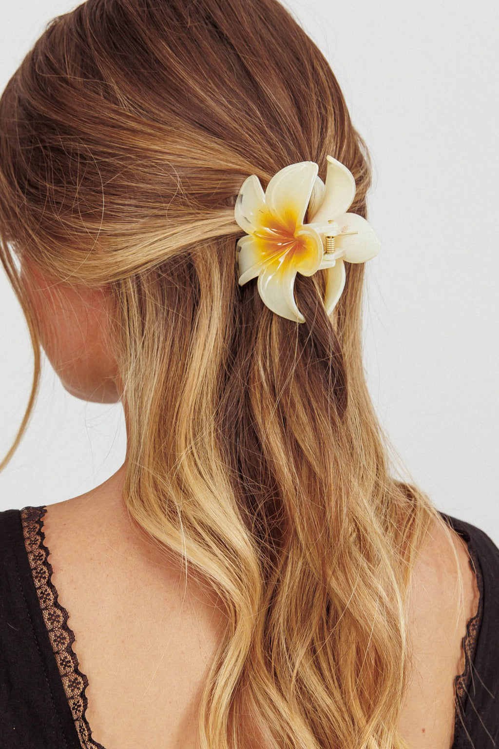 Ayni Frangipani Claw Clip Yellow by Selfie Leslie