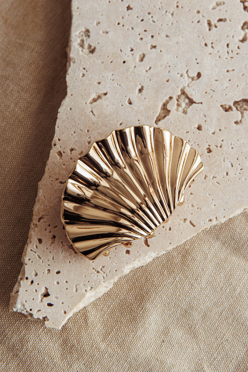 Palm Beach Shell Clip Gold by Selfie Leslie
