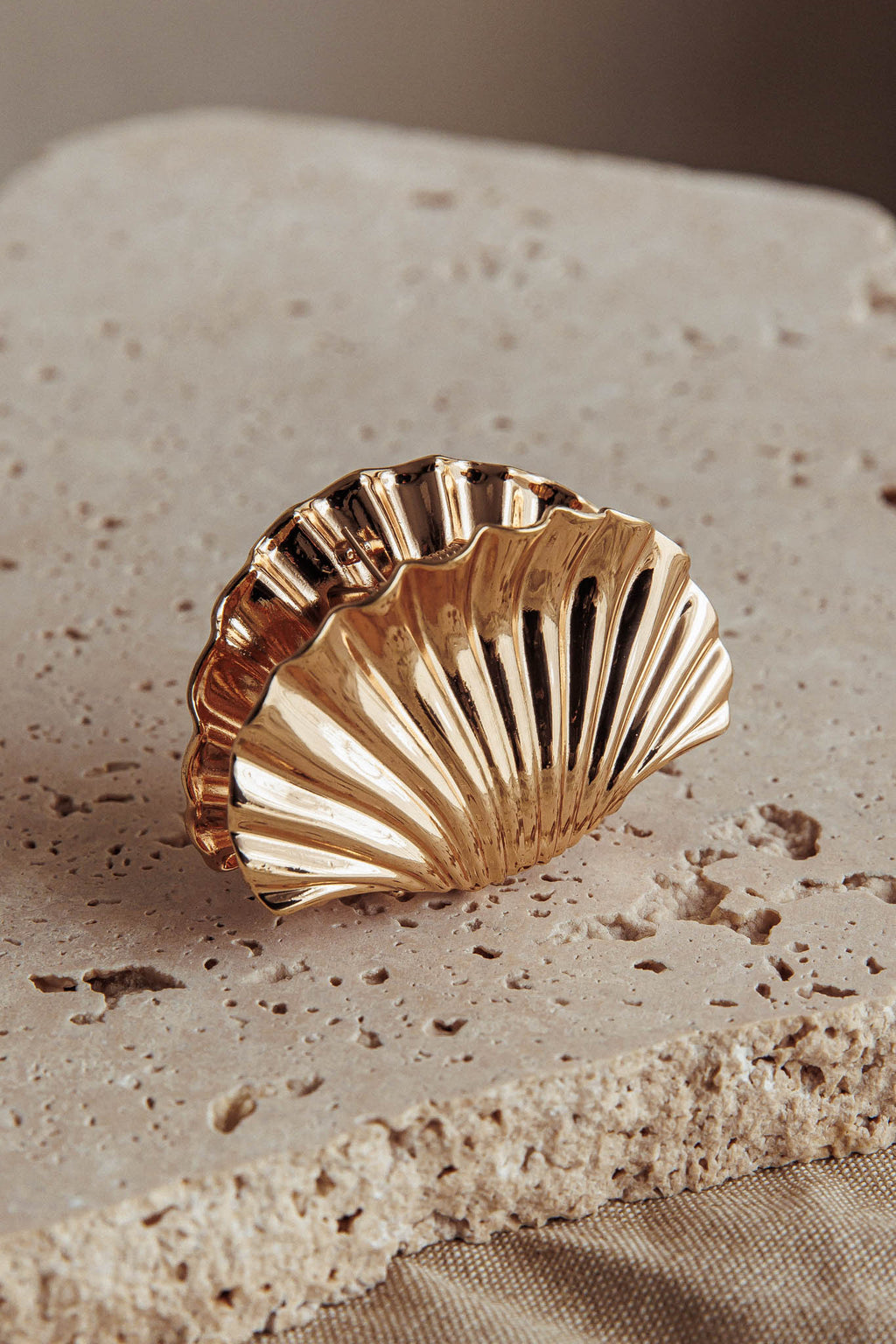 Palm Beach Shell Clip Gold by Selfie Leslie