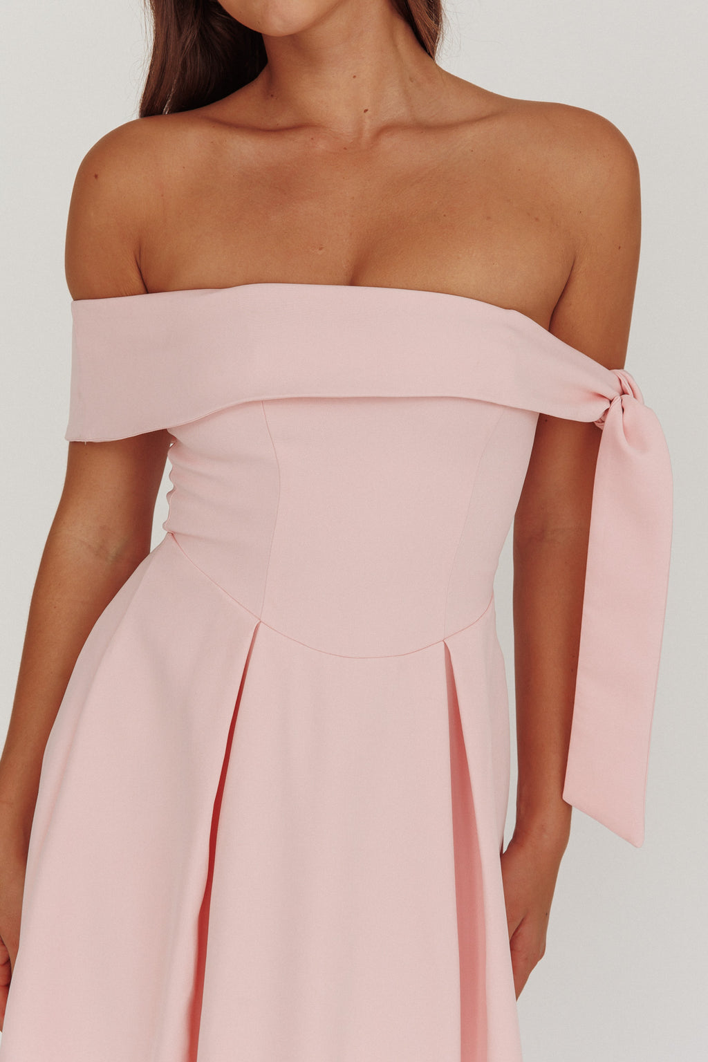 Aurora Sky Off-Shoulder Box Pleat Midi Dress Pink - S Aurora Sky Off-Shoulder Box Pleat Midi Dress Pink - S