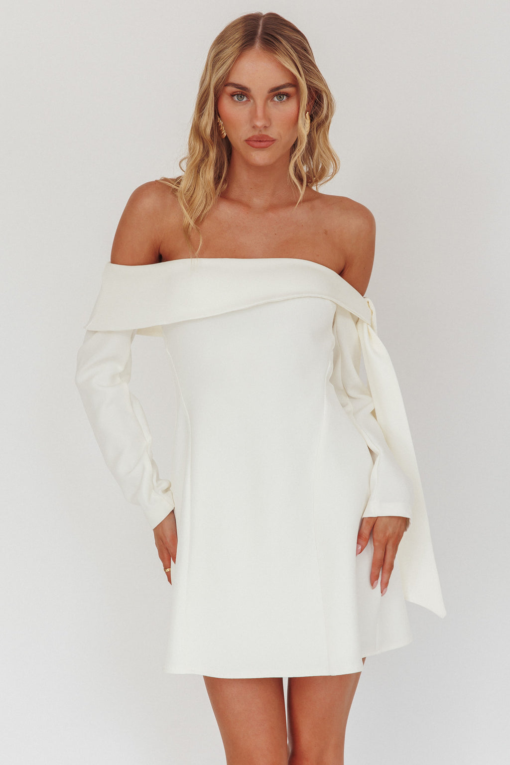 Aurora Sky Off-Shoulder Tie Mini Dress White - S Aurora Sky Off-Shoulder Tie Mini Dress White - S