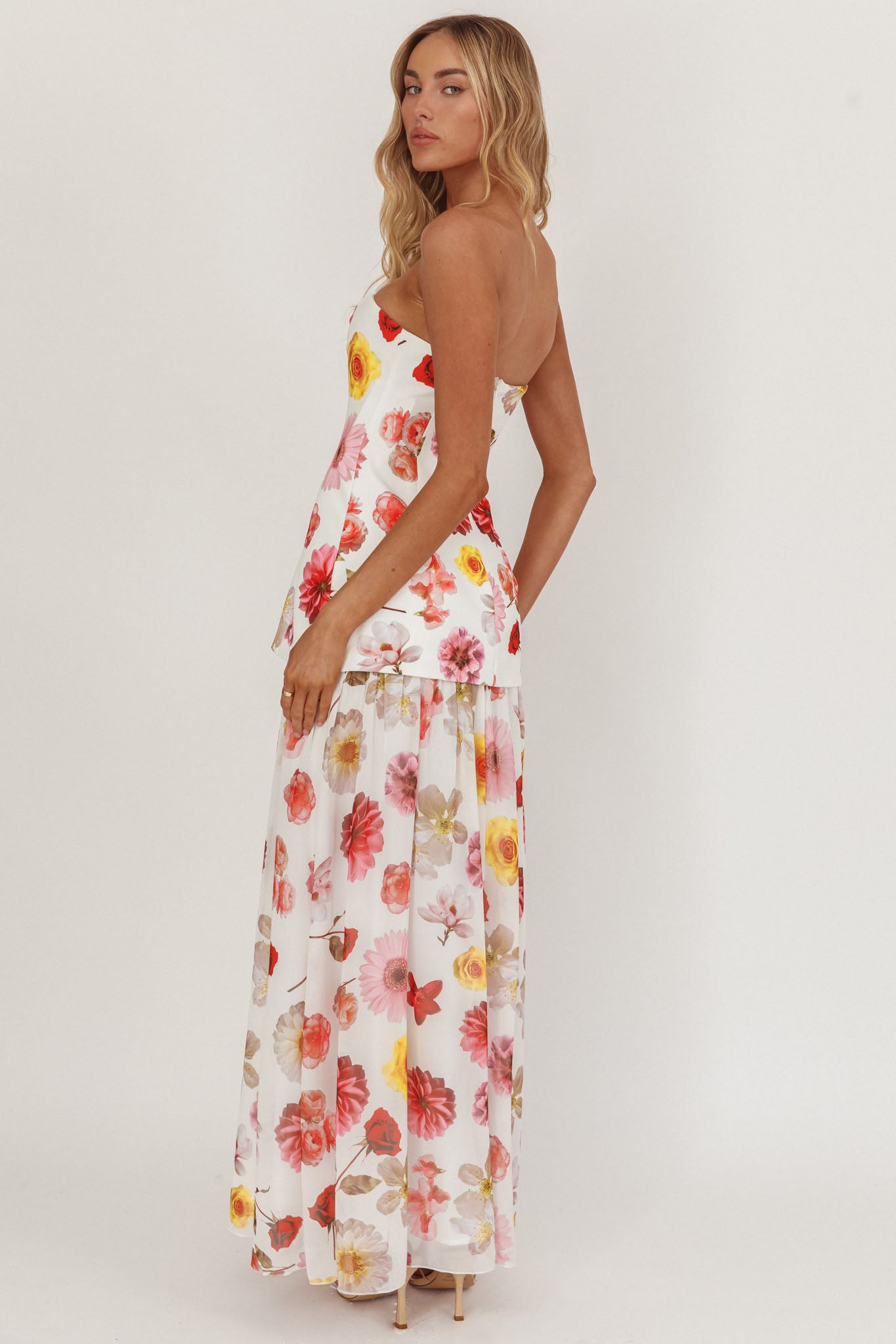 Wilma Flowy Hem Strapless Maxi Dress Floral - XS Wilma Flowy Hem Strapless Maxi Dress Floral - XS