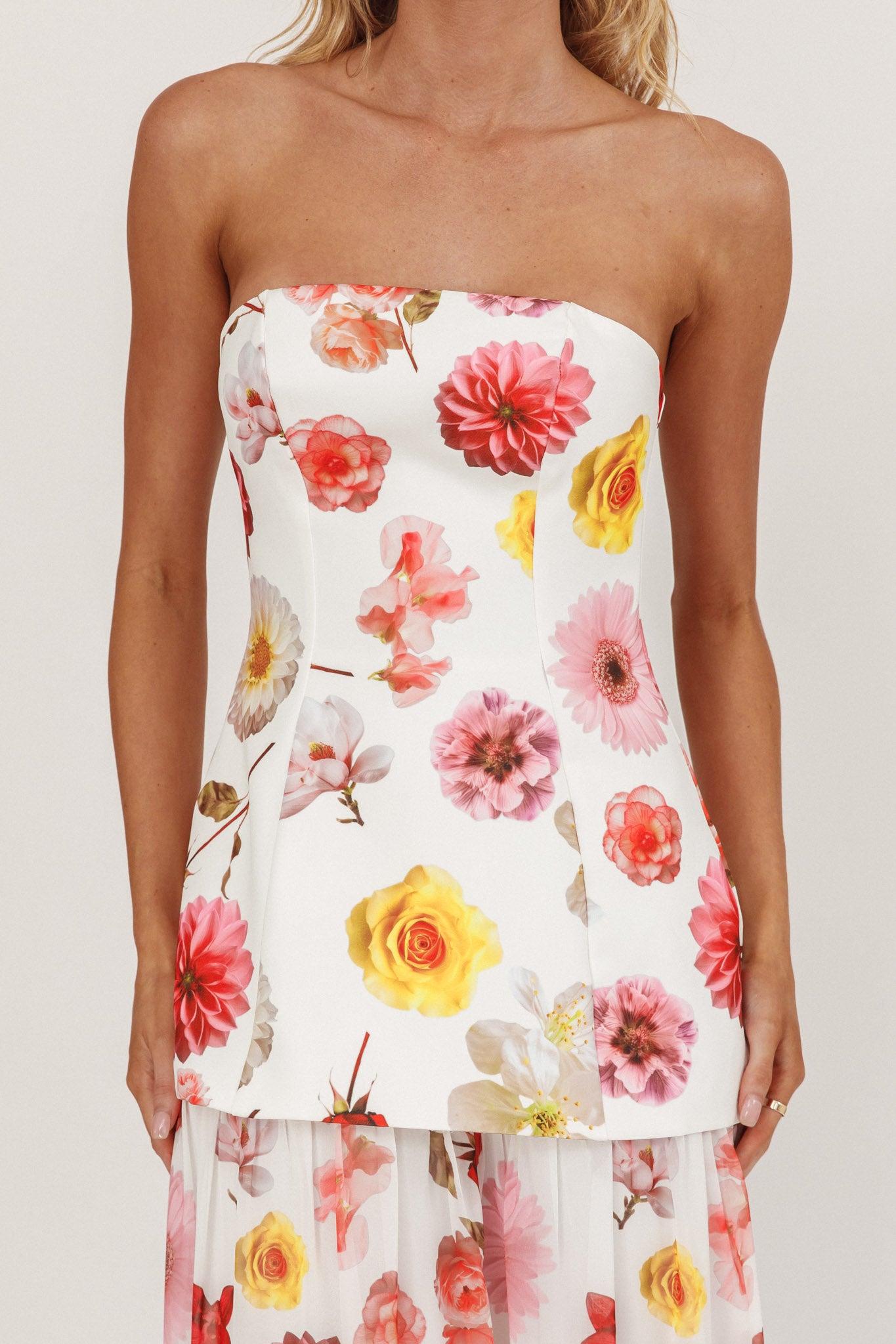 Wilma Flowy Hem Strapless Maxi Dress Floral - XS Wilma Flowy Hem Strapless Maxi Dress Floral - XS