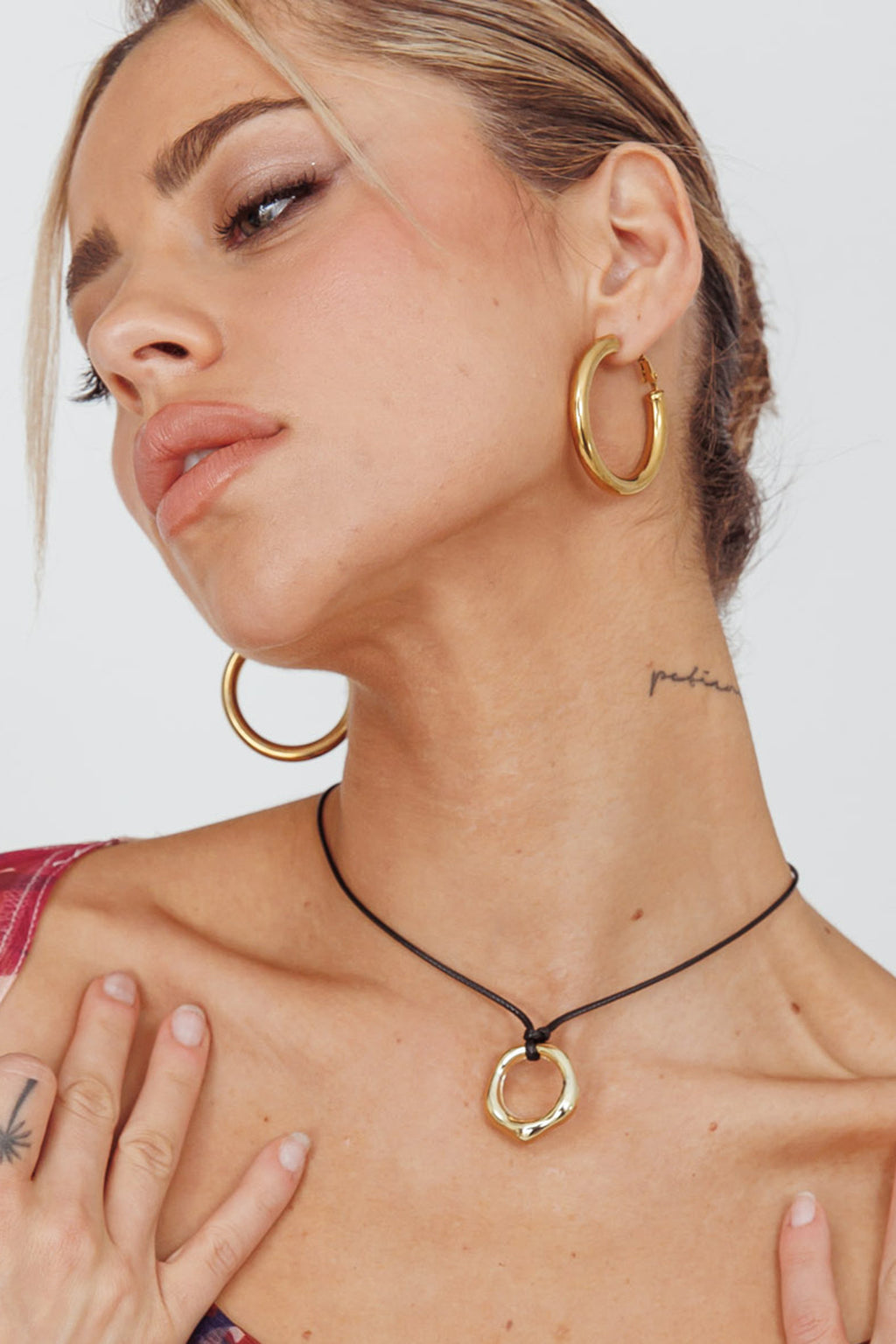 Carmen Circle Pendant Necklace Gold by Selfie Leslie