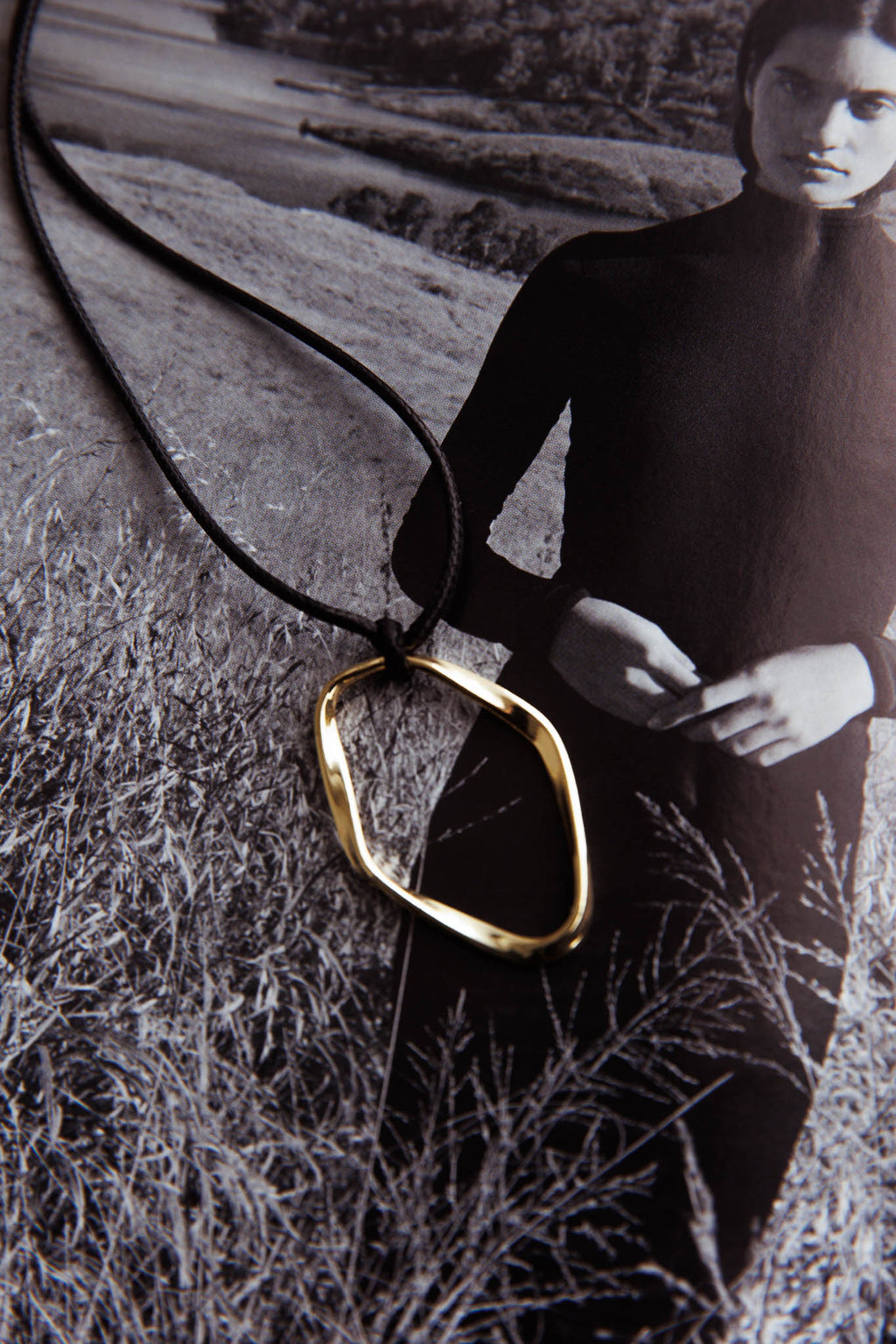 Kassie Oval Pendant Necklace Gold by Selfie Leslie