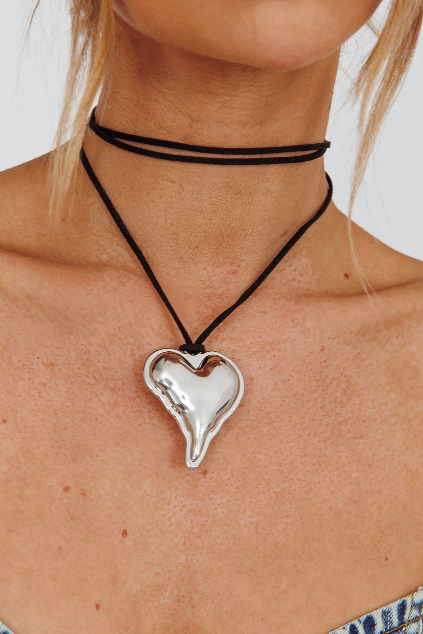 Corazon Heart Pendant Choker Silver by Selfie Leslie