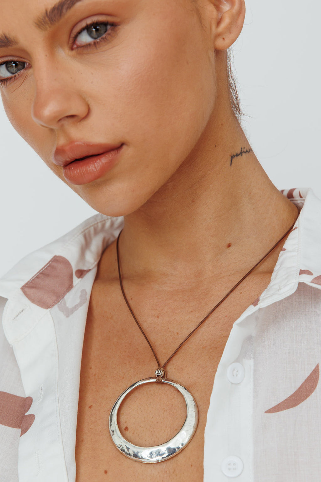 Le Monde Circle Pendant Necklace Silver by Selfie Leslie