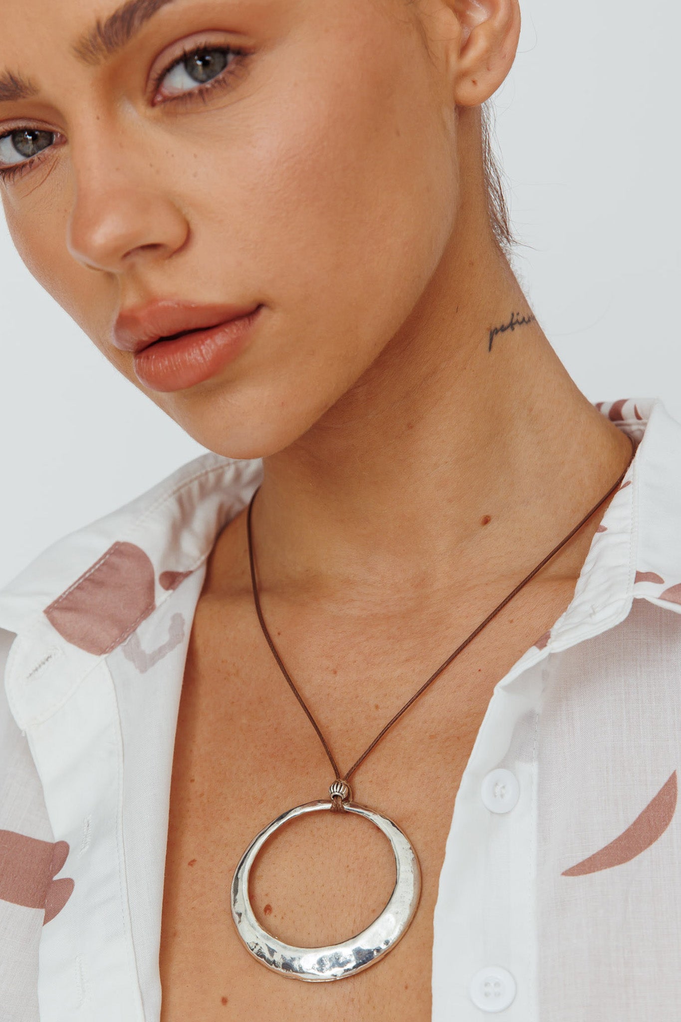 Le Monde Circle Pendant Necklace Silver by Selfie Leslie