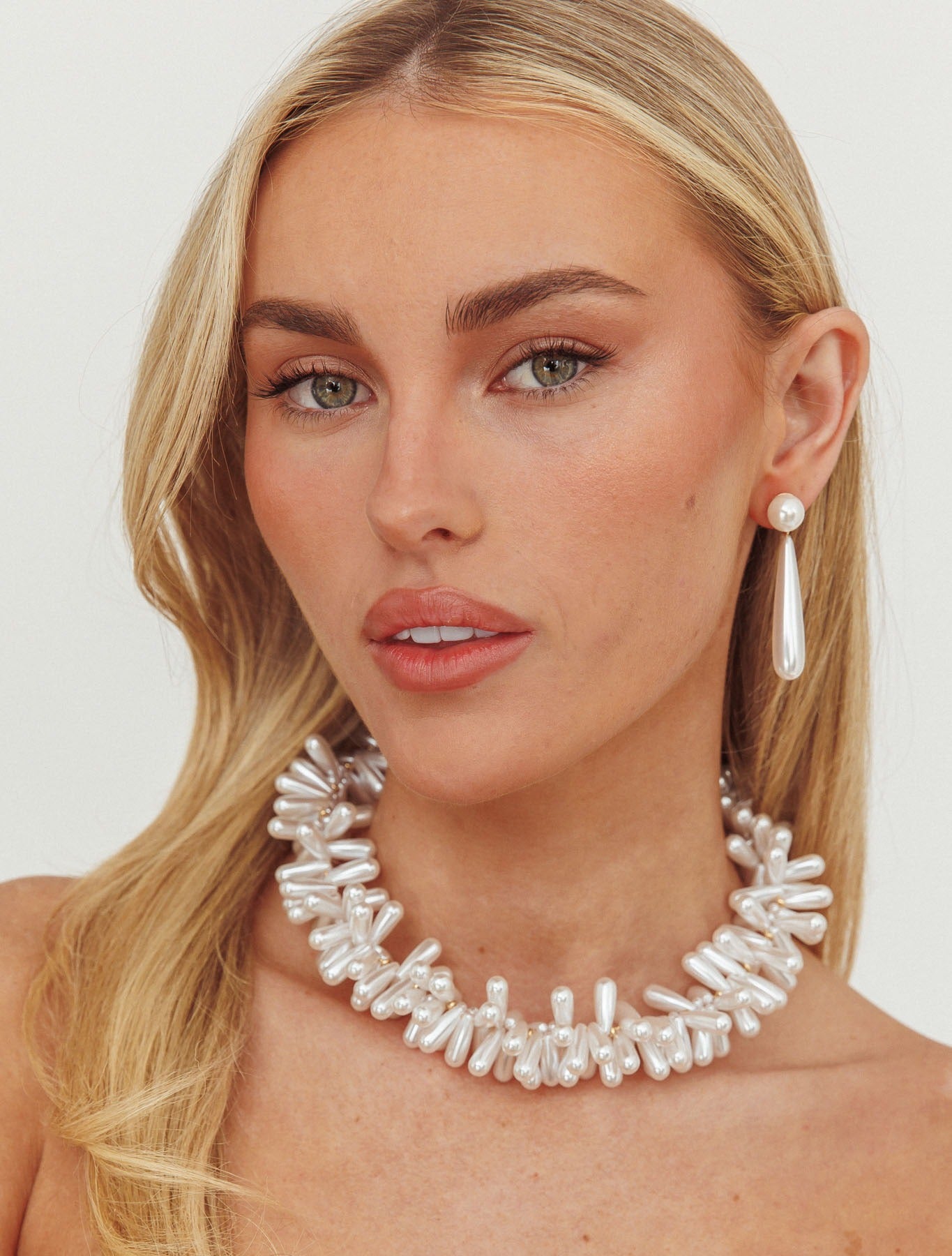 Cameron Teardrop Choker Necklace Pearl by Selfie Leslie