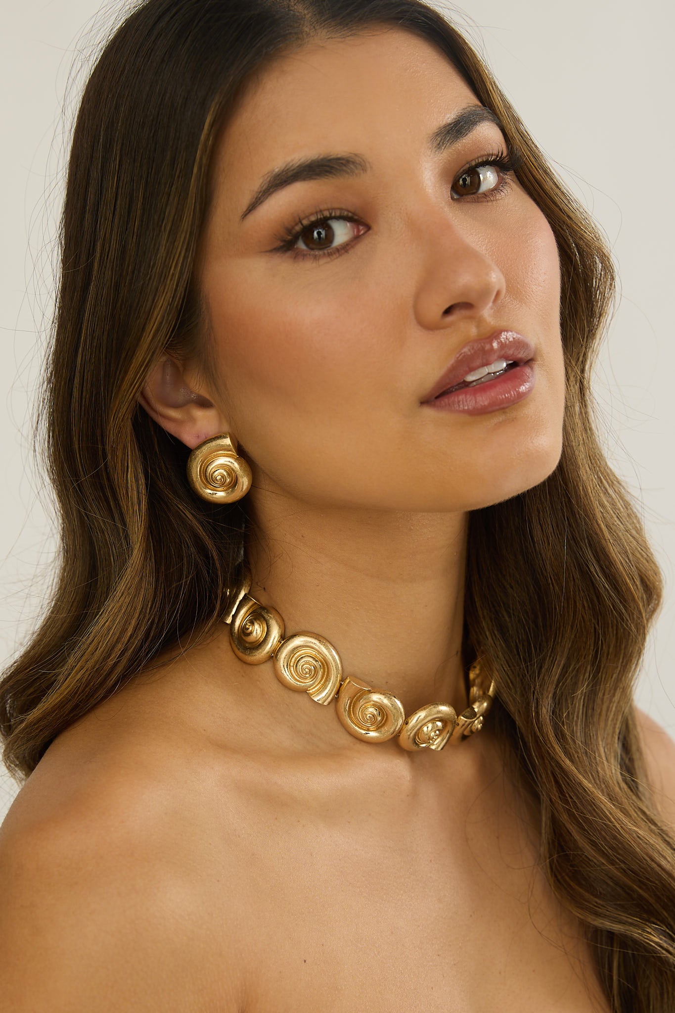 Serenova Spiral Shell Collar Necklace Gold by Selfie Leslie