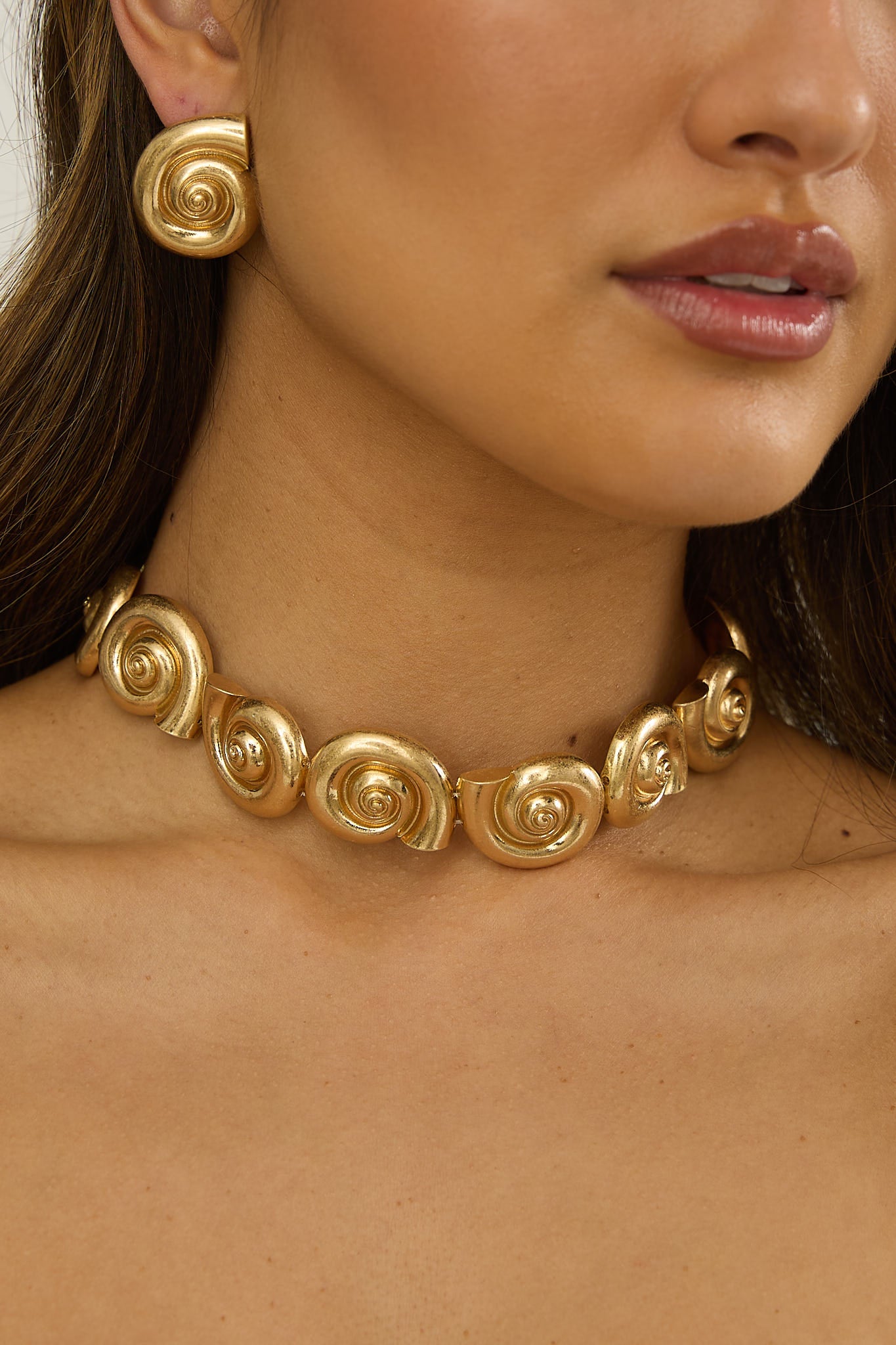 Serenova Spiral Shell Collar Necklace Gold by Selfie Leslie