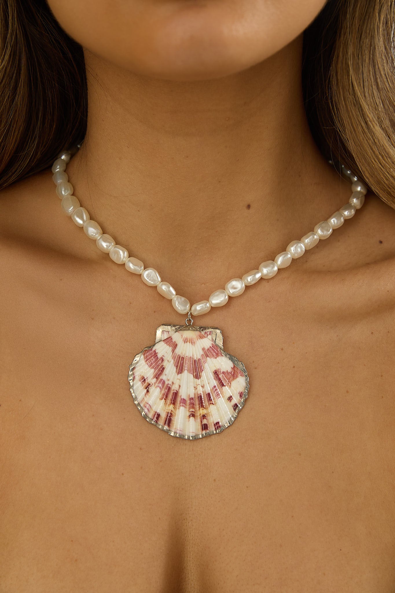 Merita Shell Pendant Pearl Necklace Pink Shell by Selfie Leslie