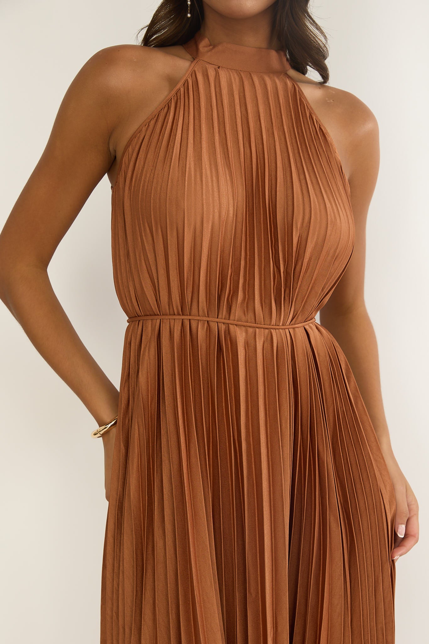 Sharaya Accordion Pleat Midi Dress Mocha– Selfie Leslie