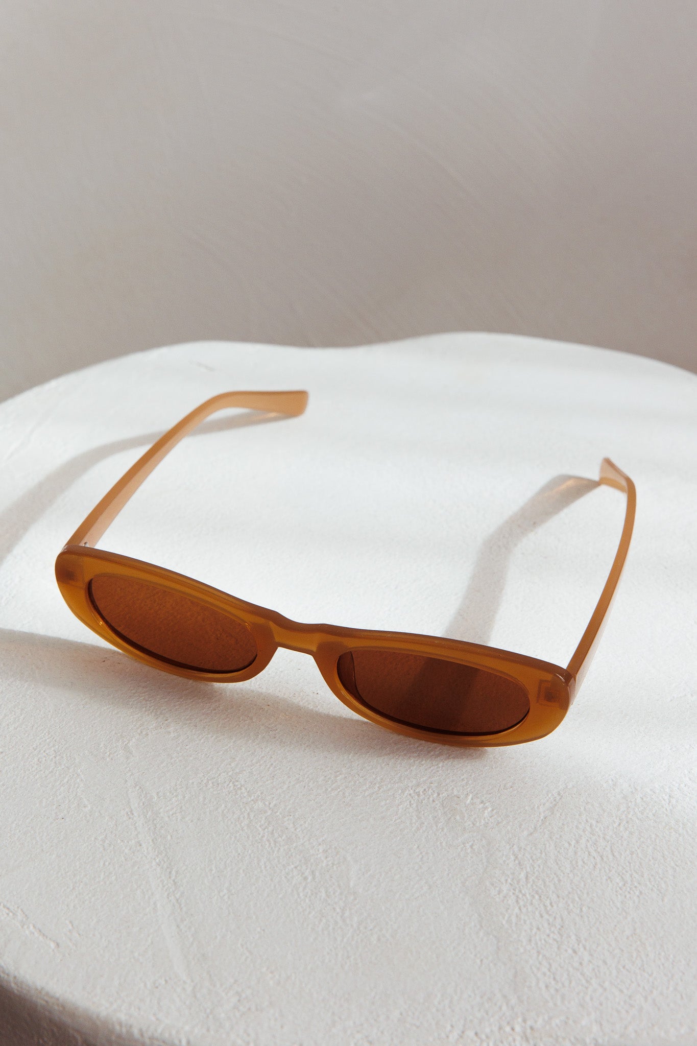 Live Loud Oval Sunglasses Brown by Selfie Leslie