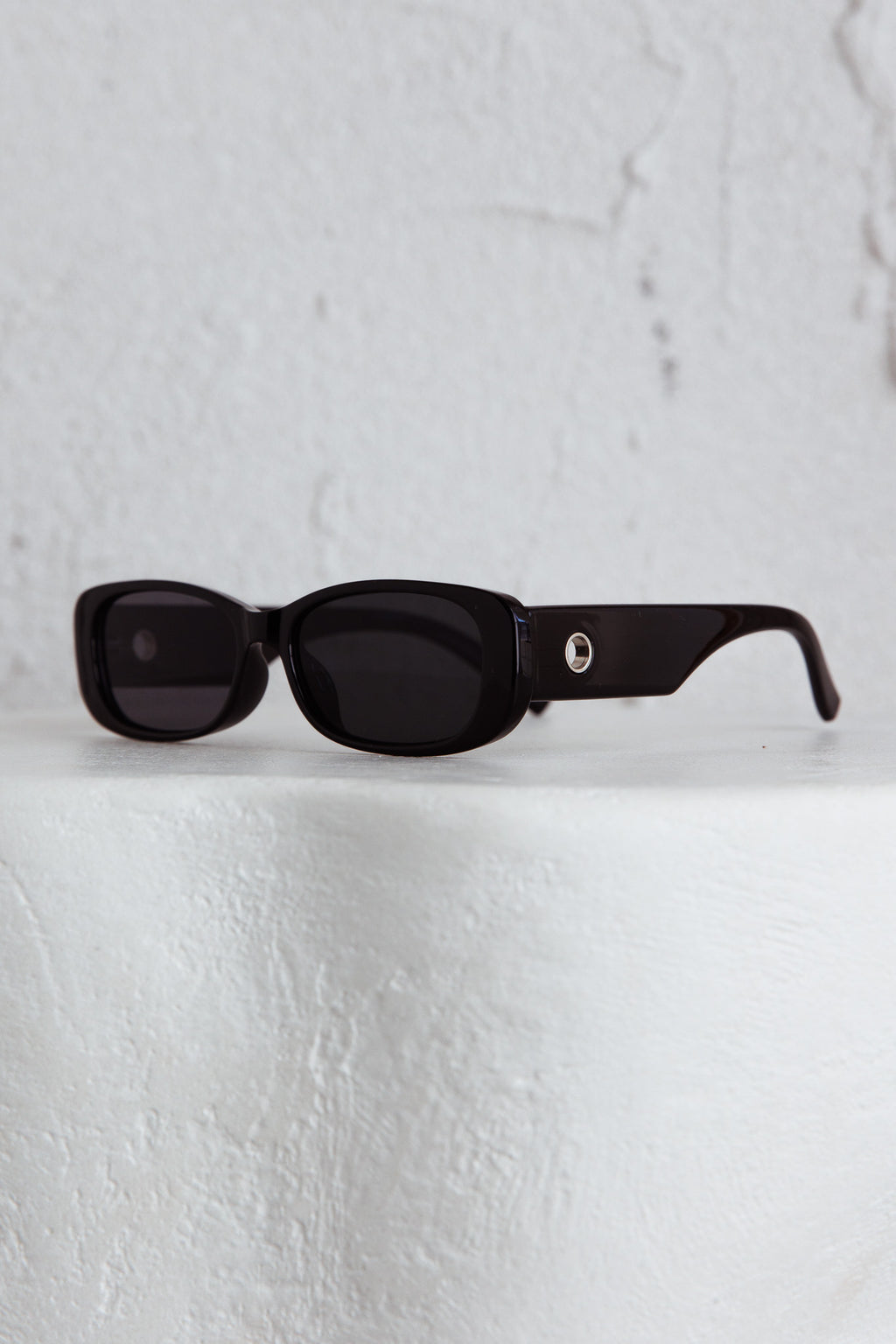 Eola Retro Sunglasses Black by Selfie Leslie