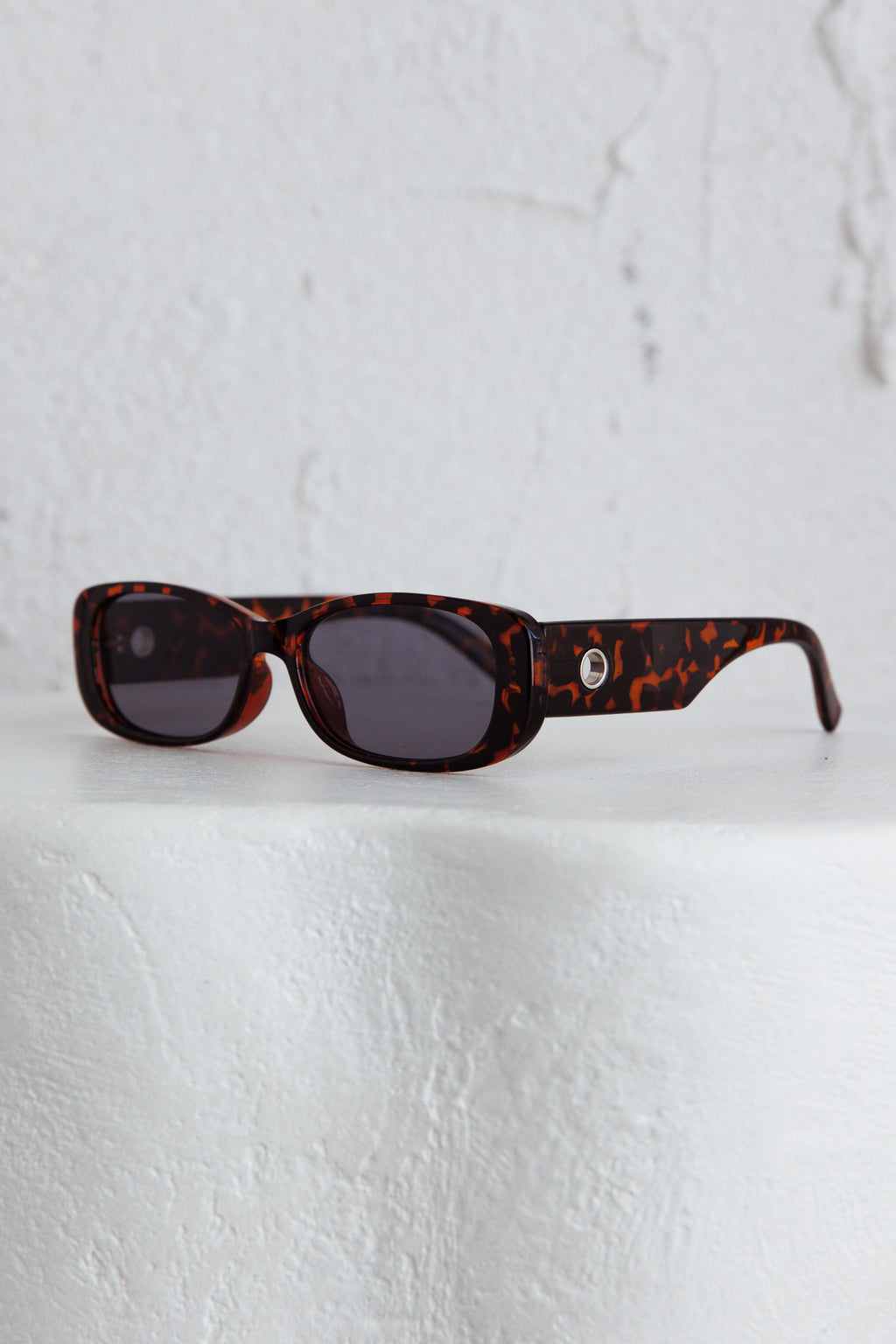Eola Retro Sunglasses Tort by Selfie Leslie